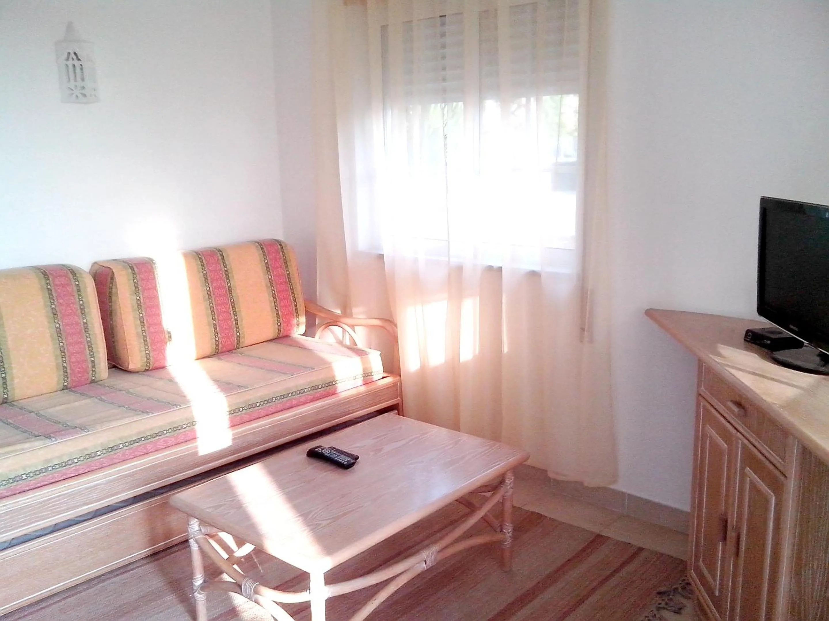 Living room in Charming Apartment in Albufeira, 60 m², Mountain View