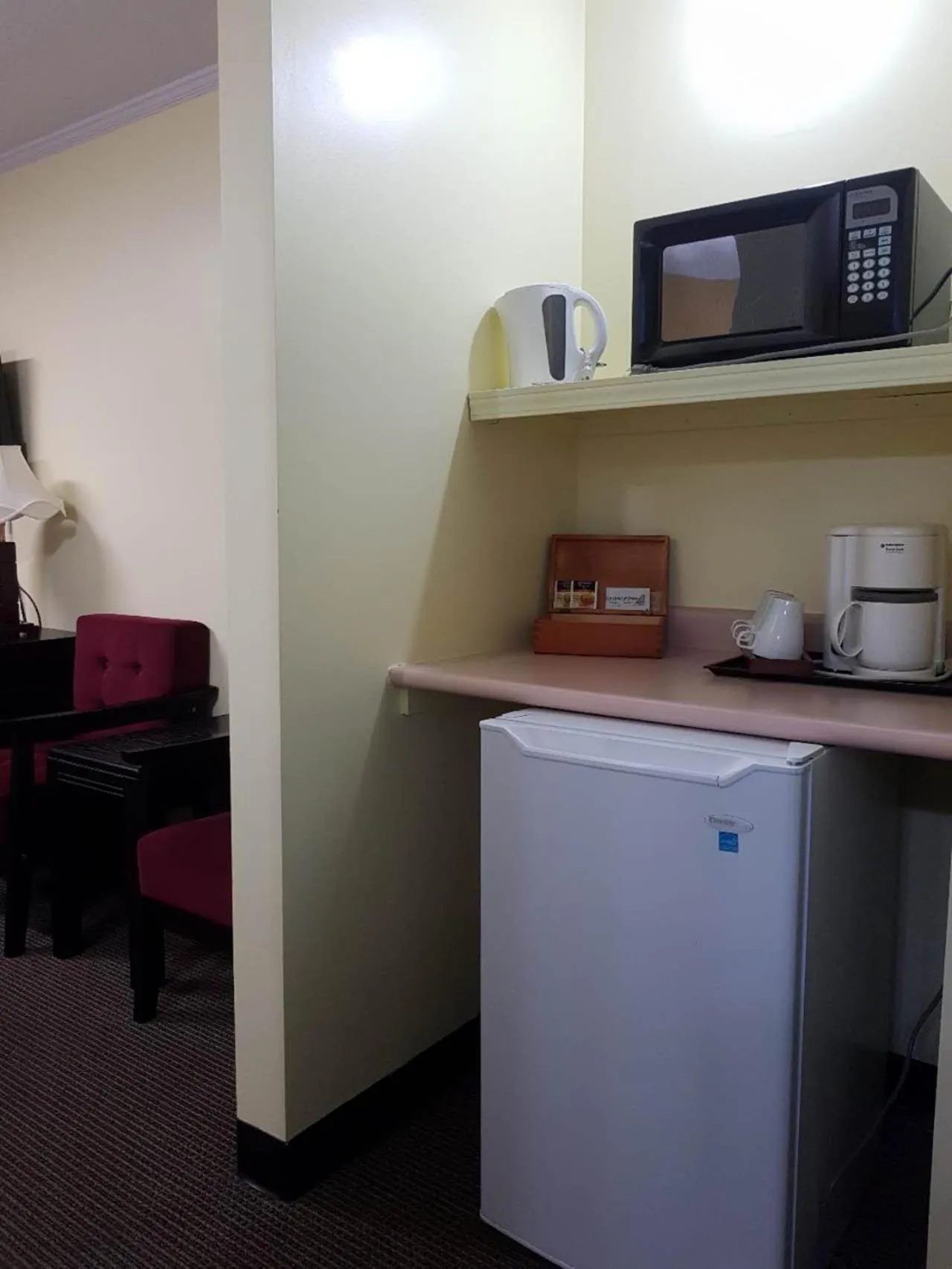 Coffee/tea facilities in Alpine Inn & Suites