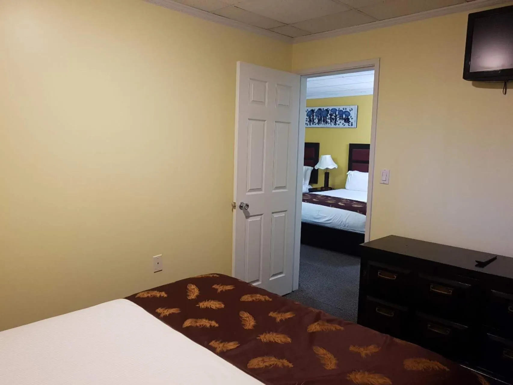 TV and multimedia, Bed in Alpine Inn & Suites