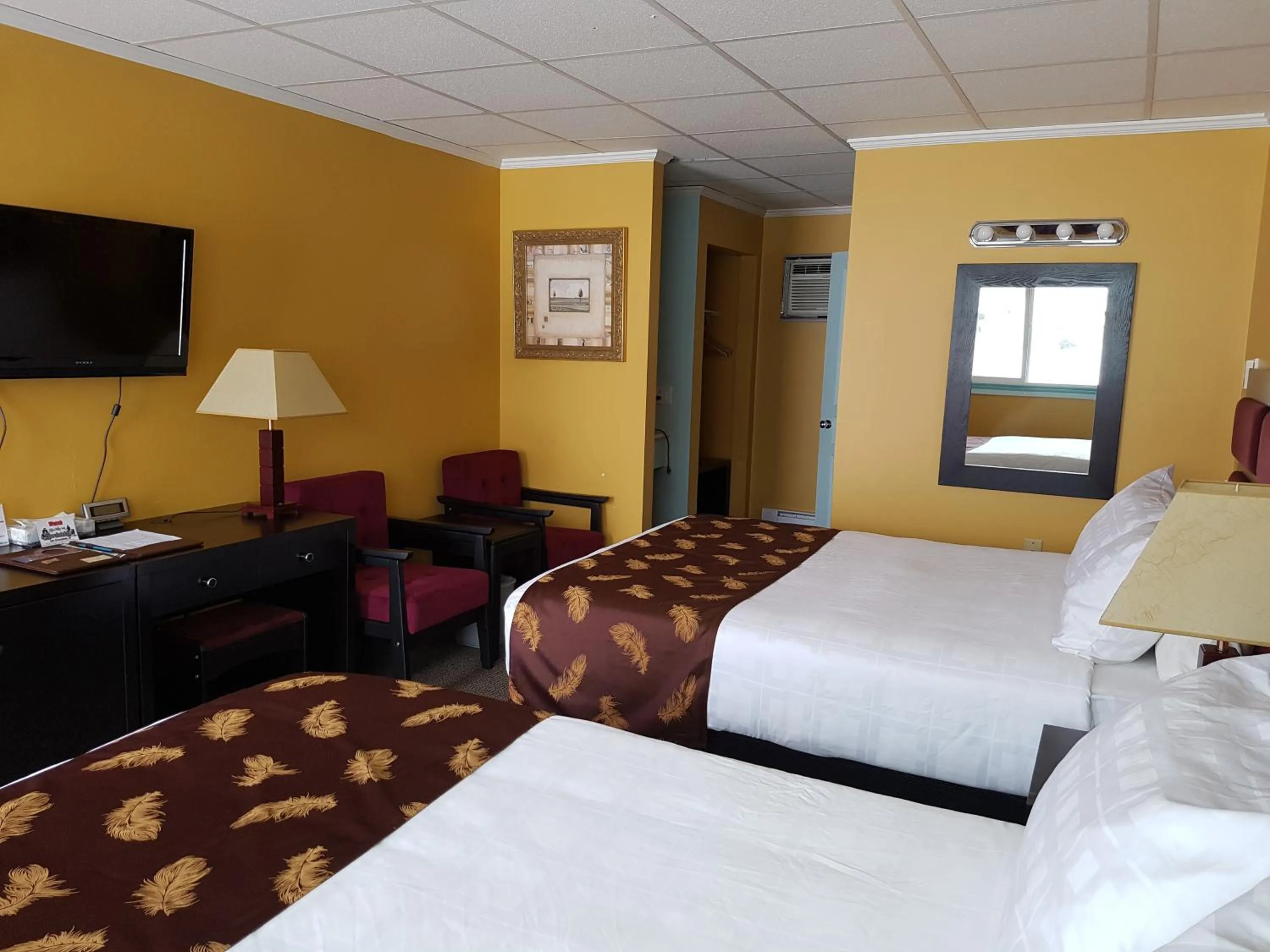 Queen Room with Two Queen Beds in Alpine Inn & Suites
