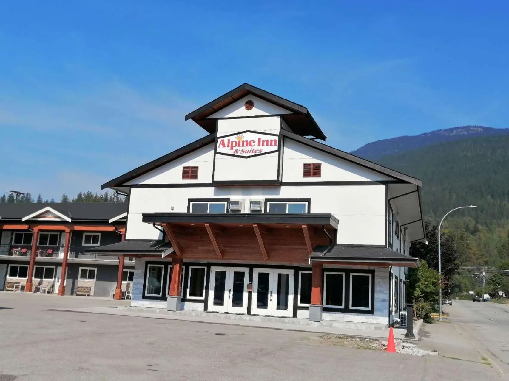 Property building in Alpine Inn & Suites