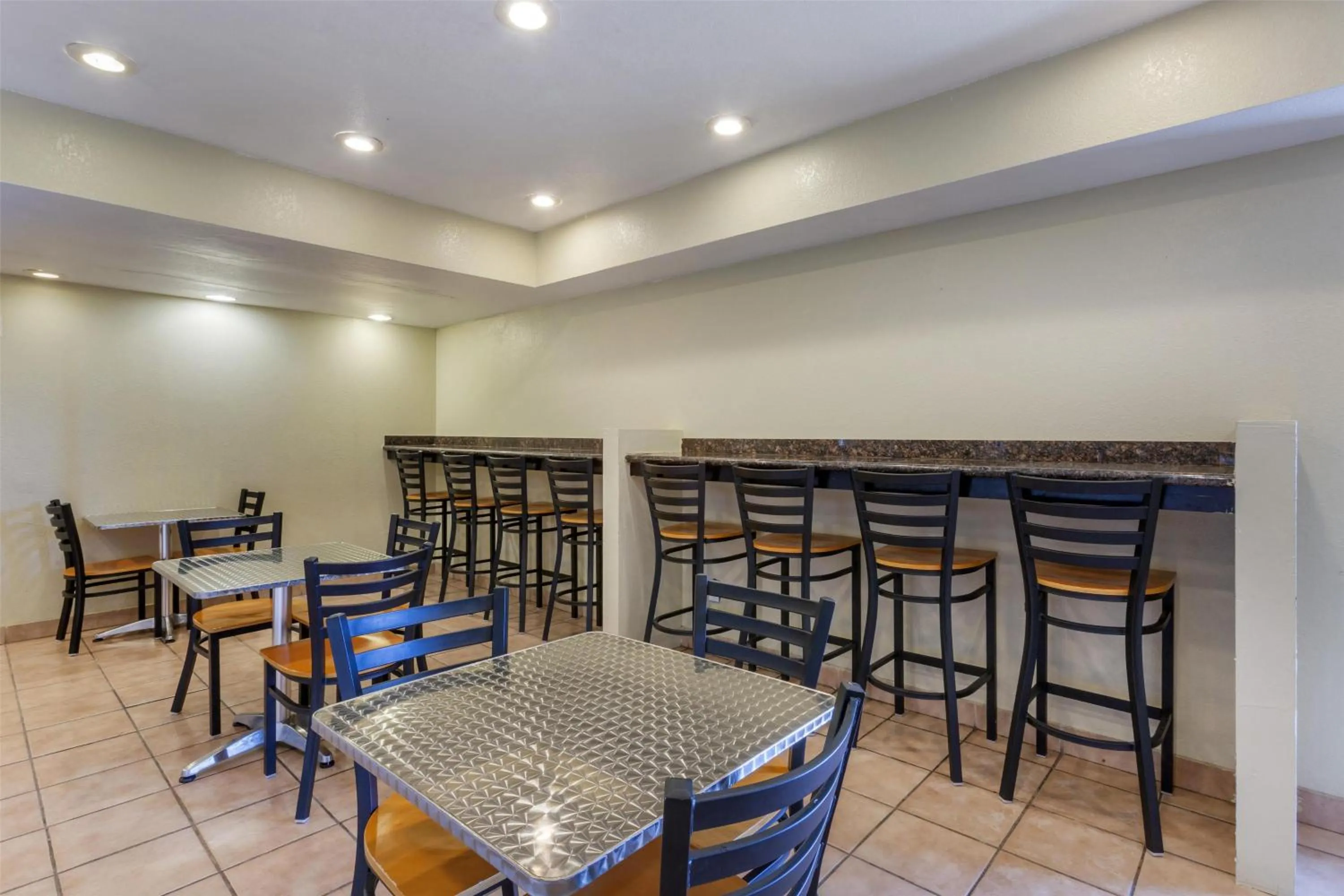 Breakfast in SureStay by Best Western Chambers Petrified Forest