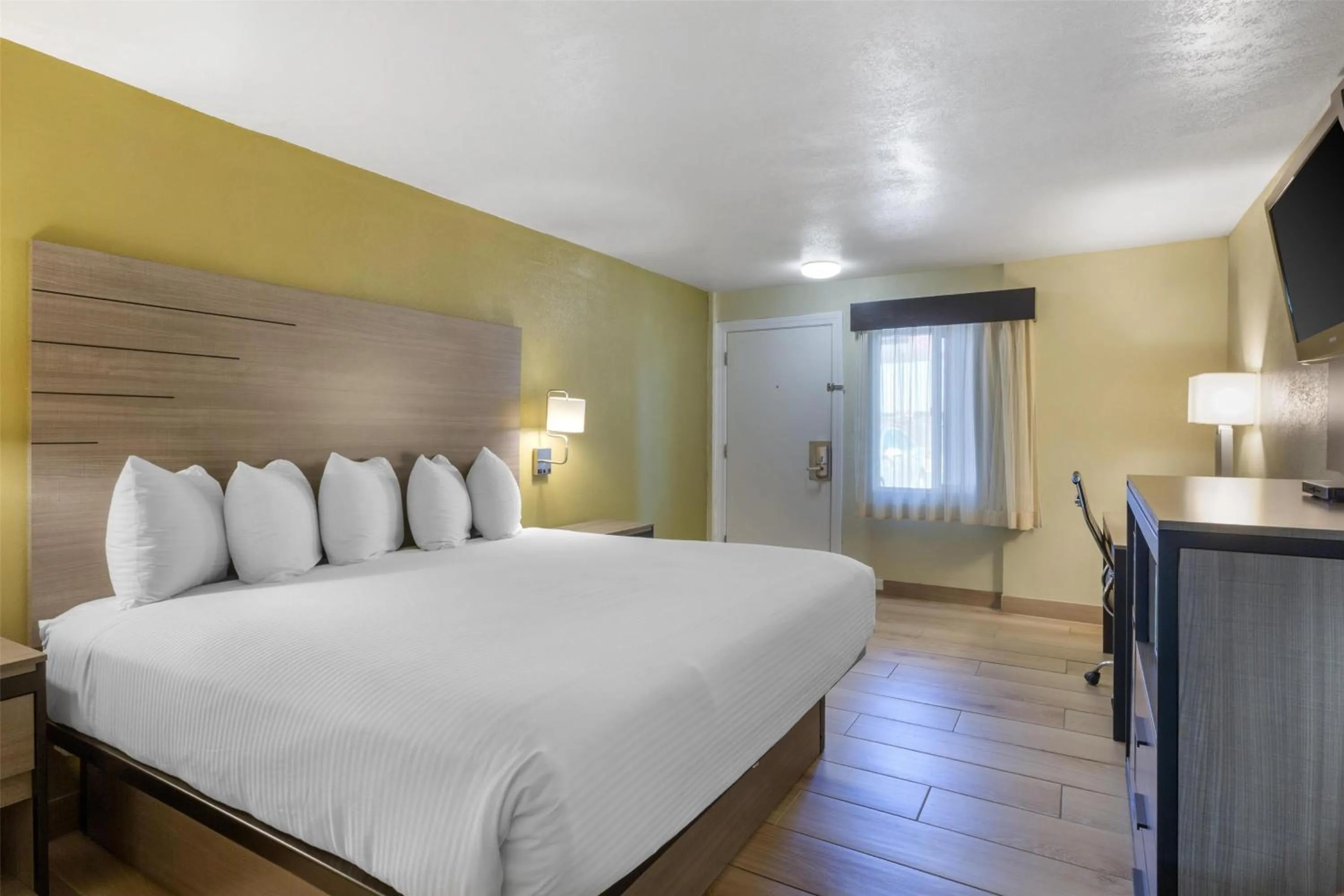 Bedroom, Bed in SureStay by Best Western Chambers Petrified Forest