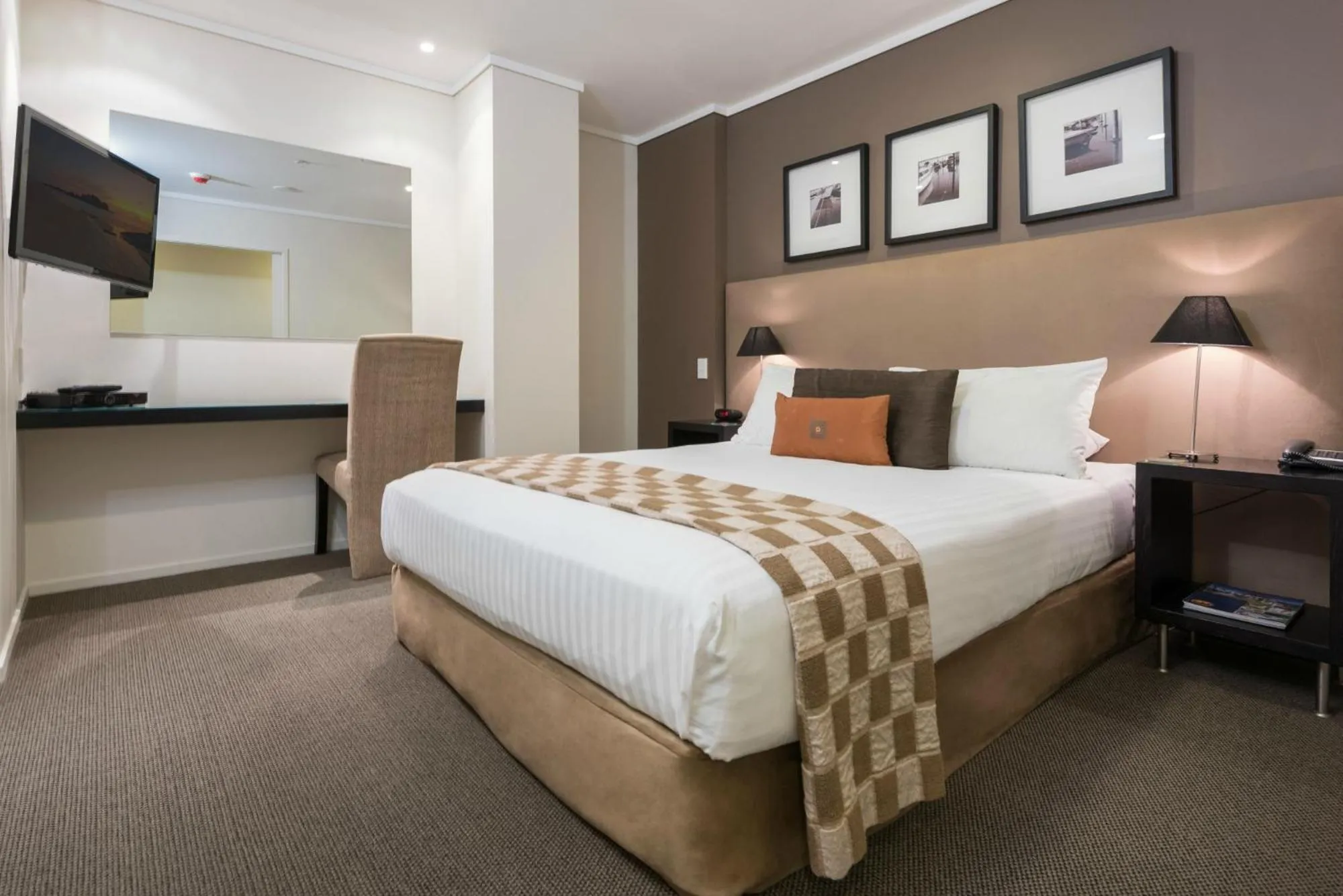 Bedroom, Bed in Hotel on Devonport