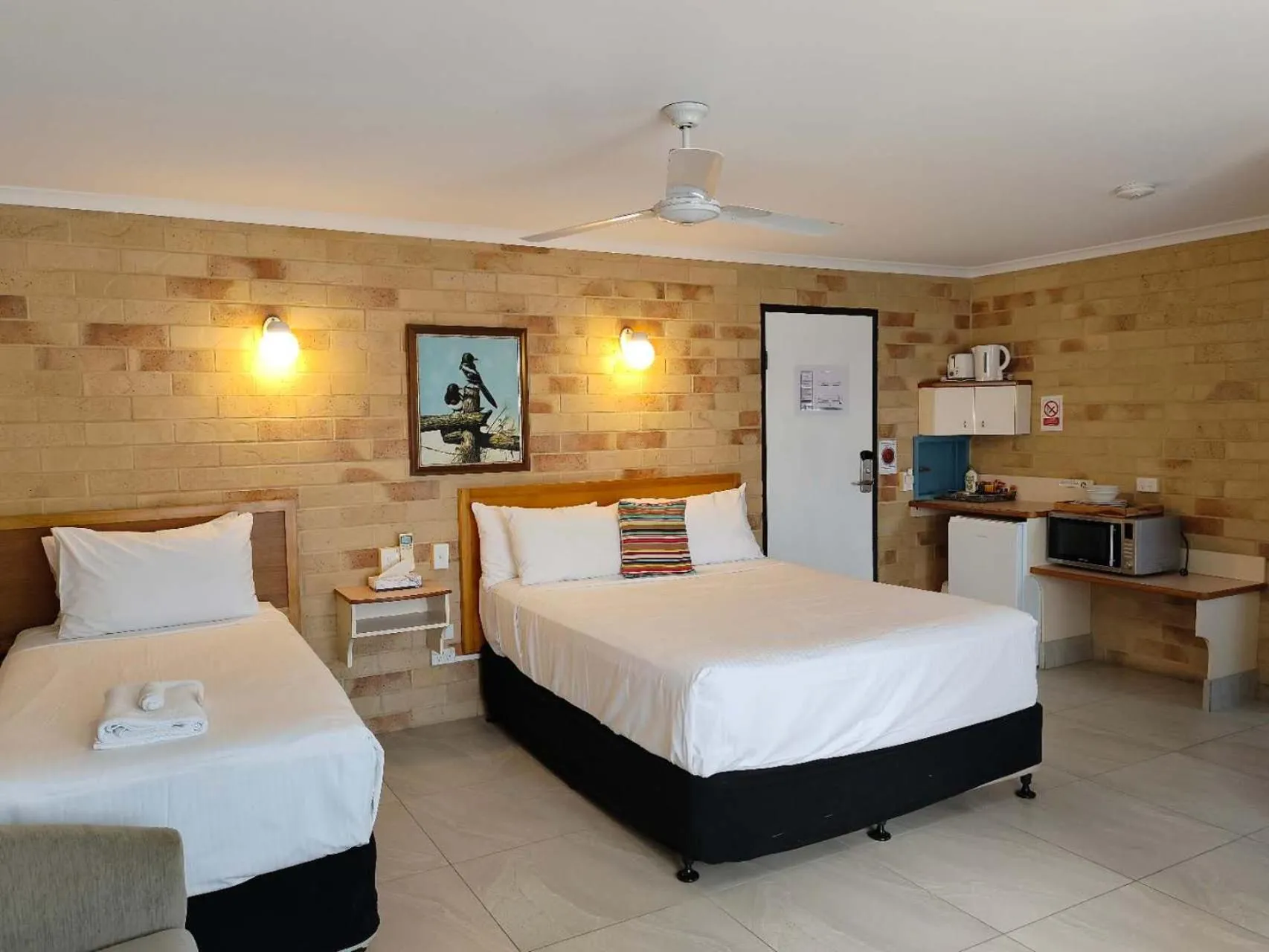 Bed in Best Western Ambassador Motor Lodge