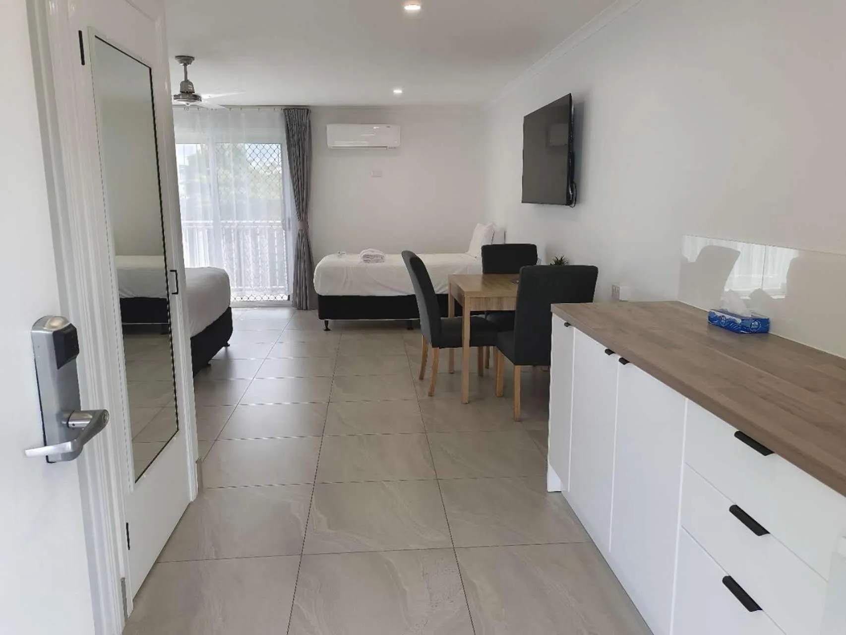 TV and multimedia in Best Western Ambassador Motor Lodge