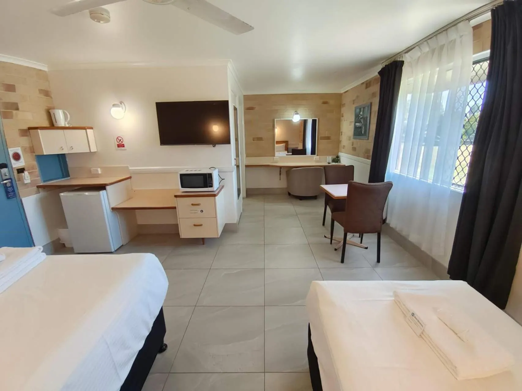 Bed in Best Western Ambassador Motor Lodge