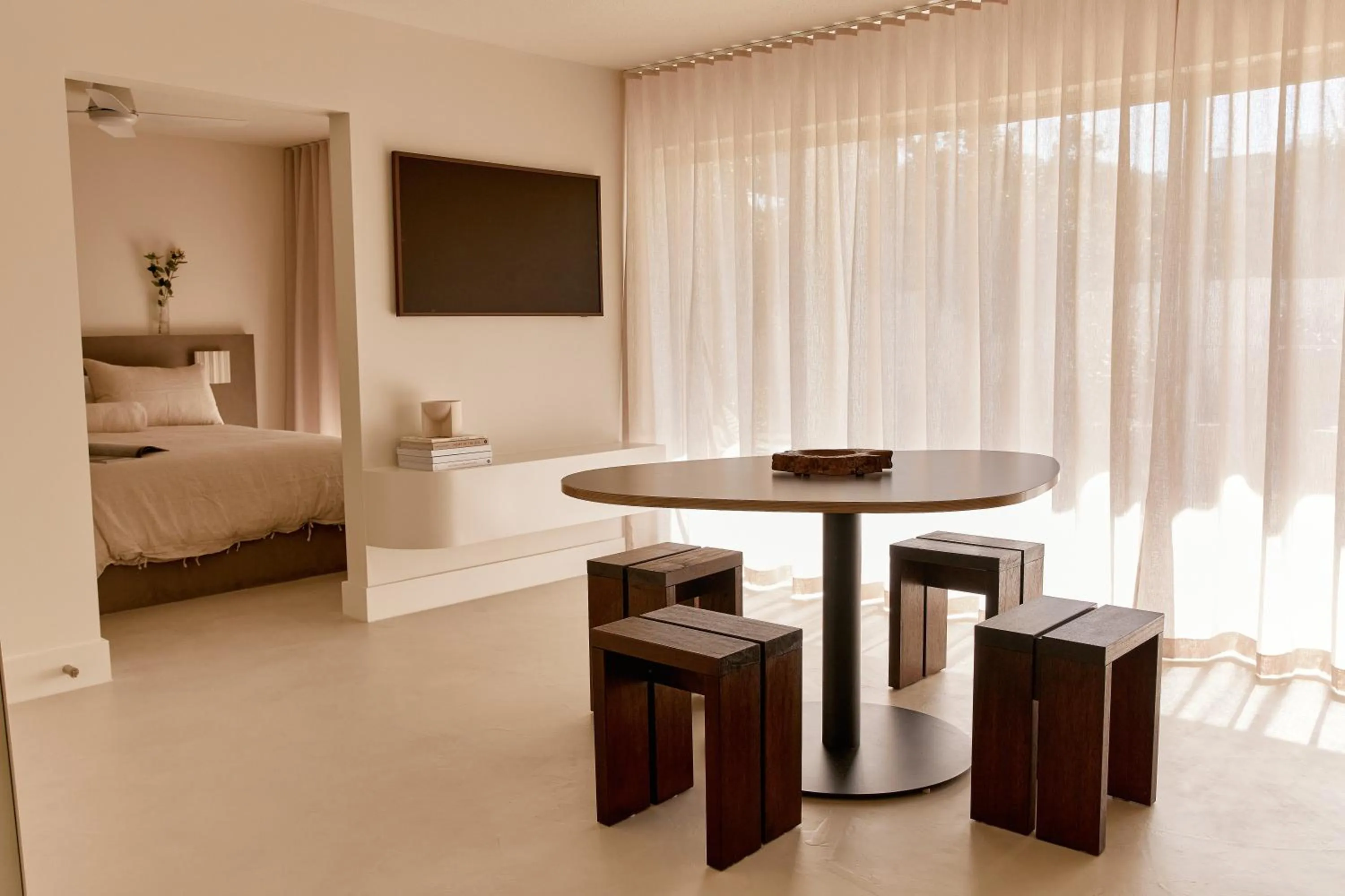 TV and multimedia, Bed in Noosa Parade Holiday Inn