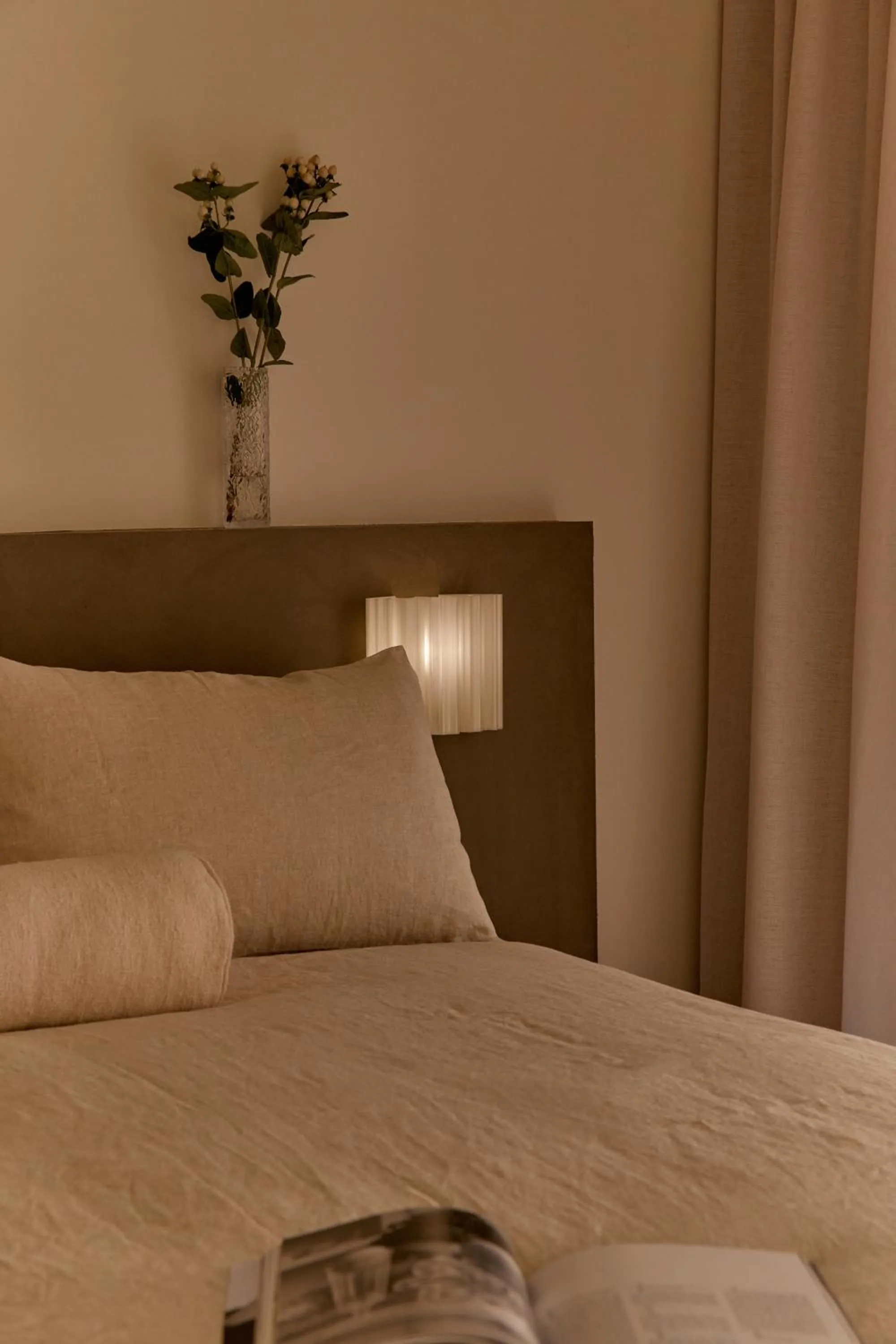 Bed in Noosa Parade Holiday Inn