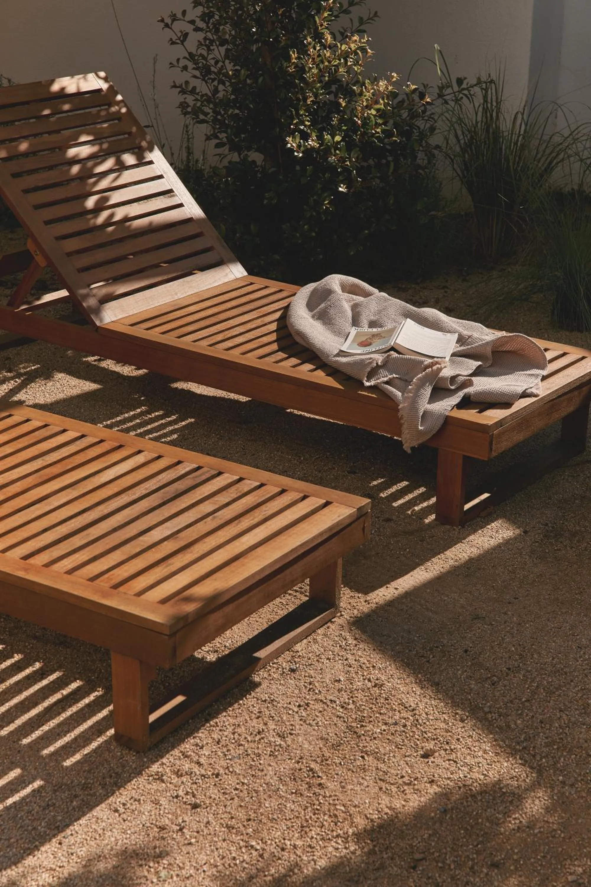 sunbed in Noosa Parade Holiday Inn