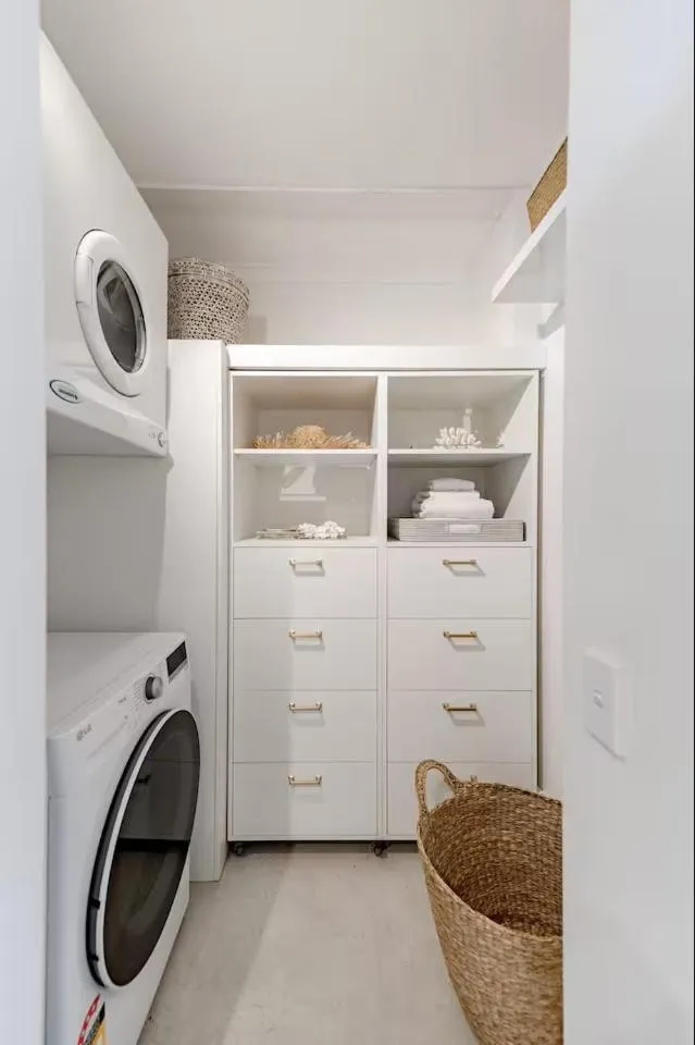 washing machine in Noosa Parade Holiday Inn