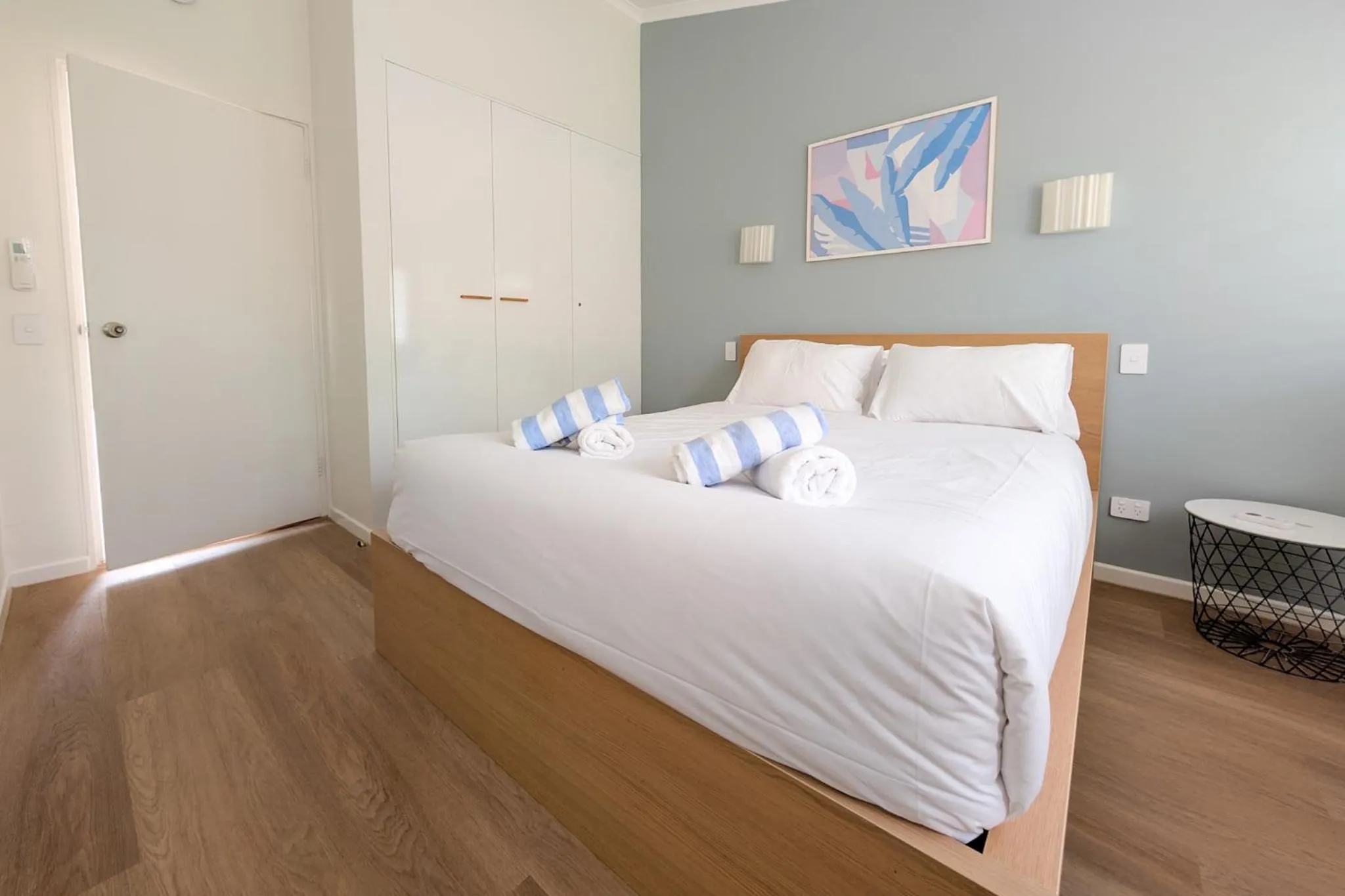 Bed in Noosa Parade Holiday Inn