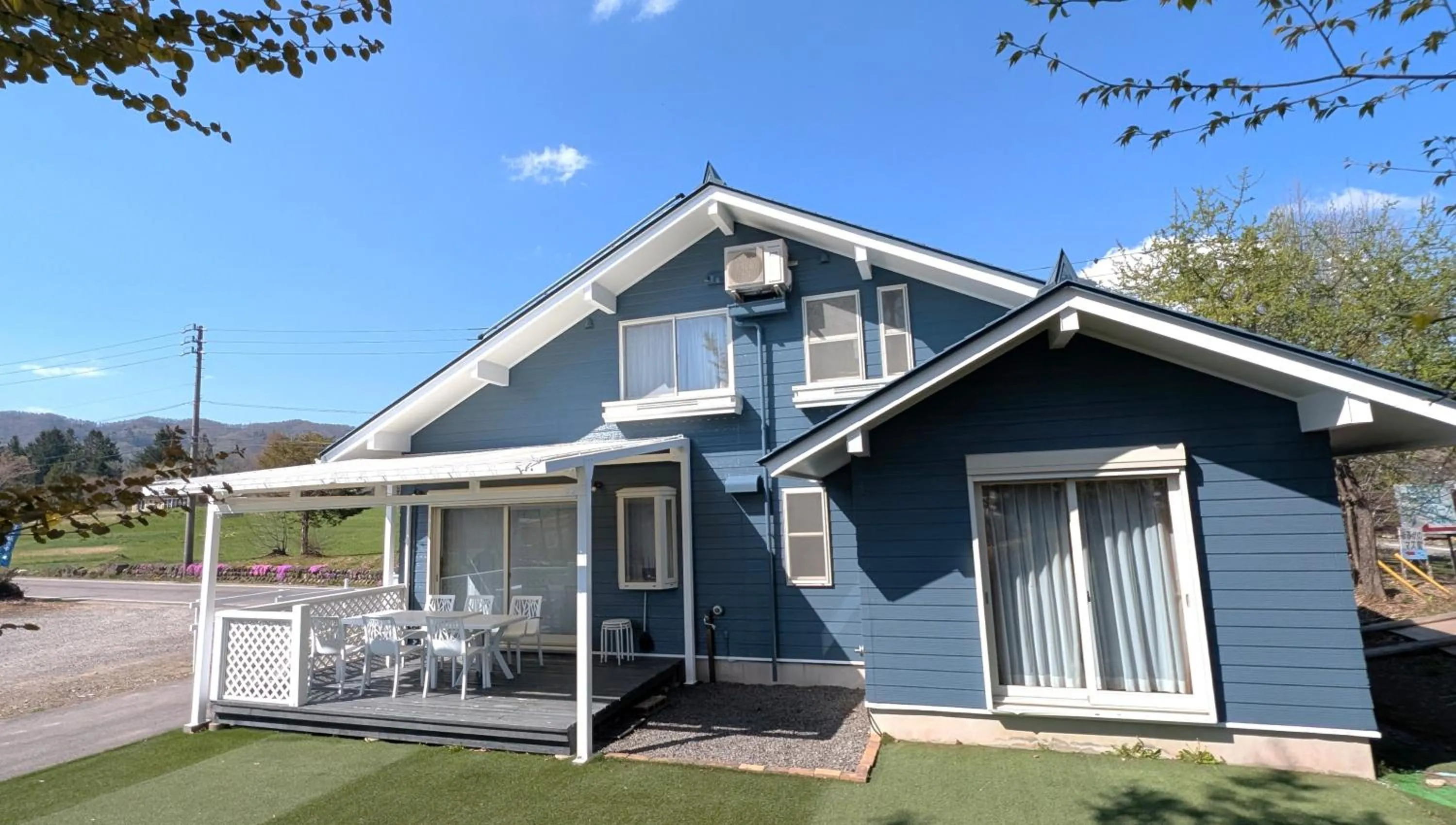 Holiday House Green Garden