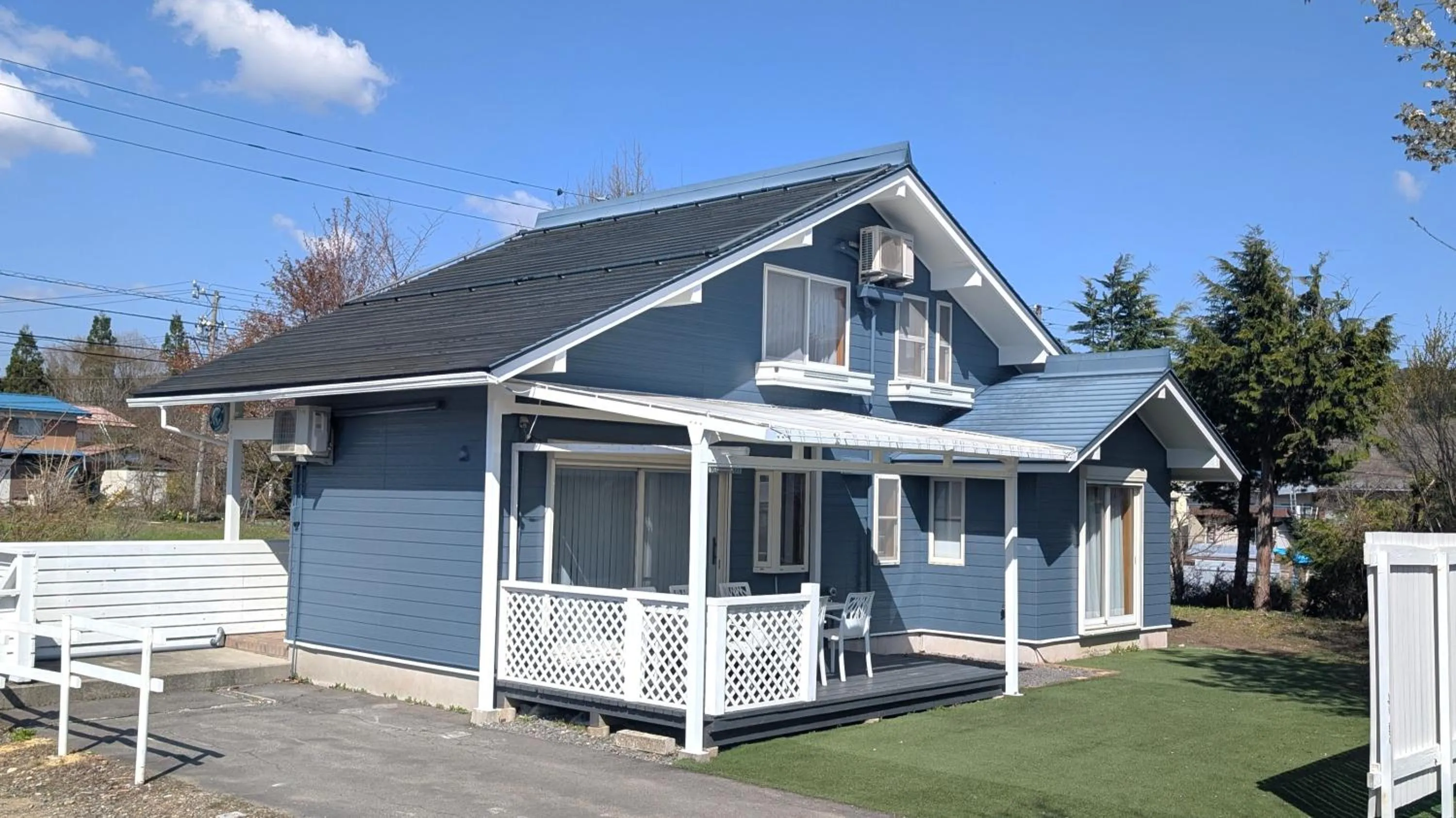 Holiday House Green Garden