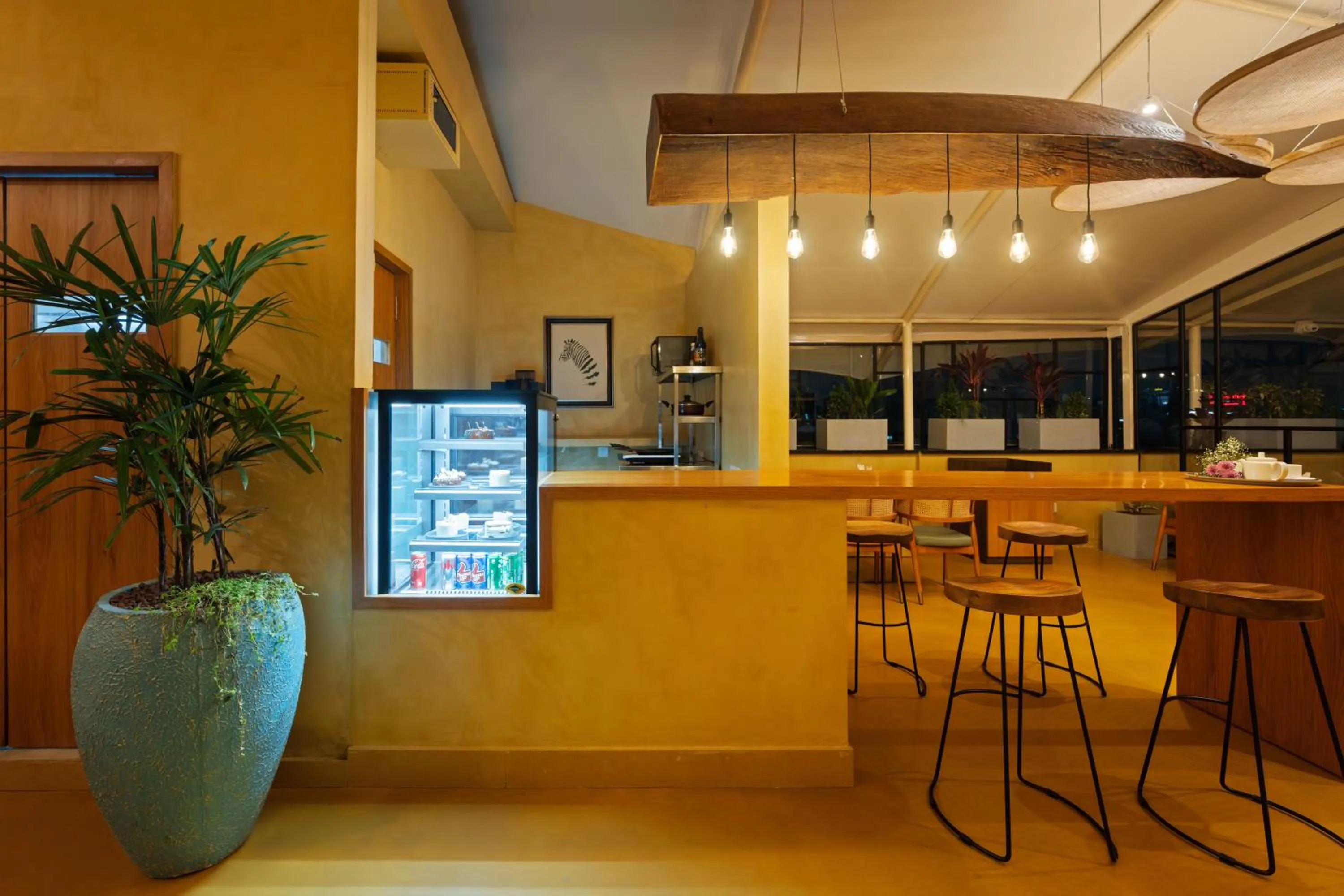 Restaurant/places to eat in La Serene