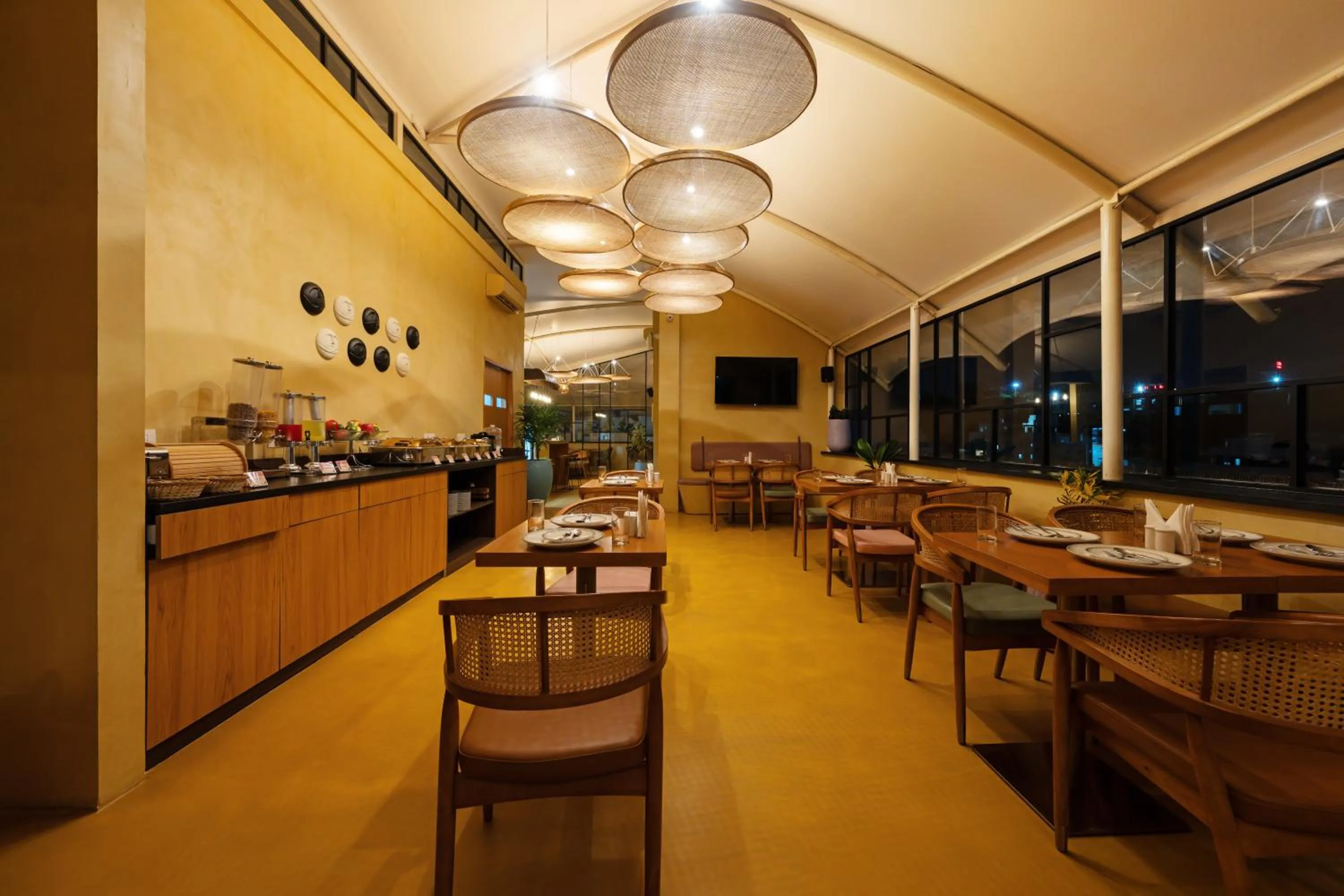 Restaurant/places to eat in La Serene