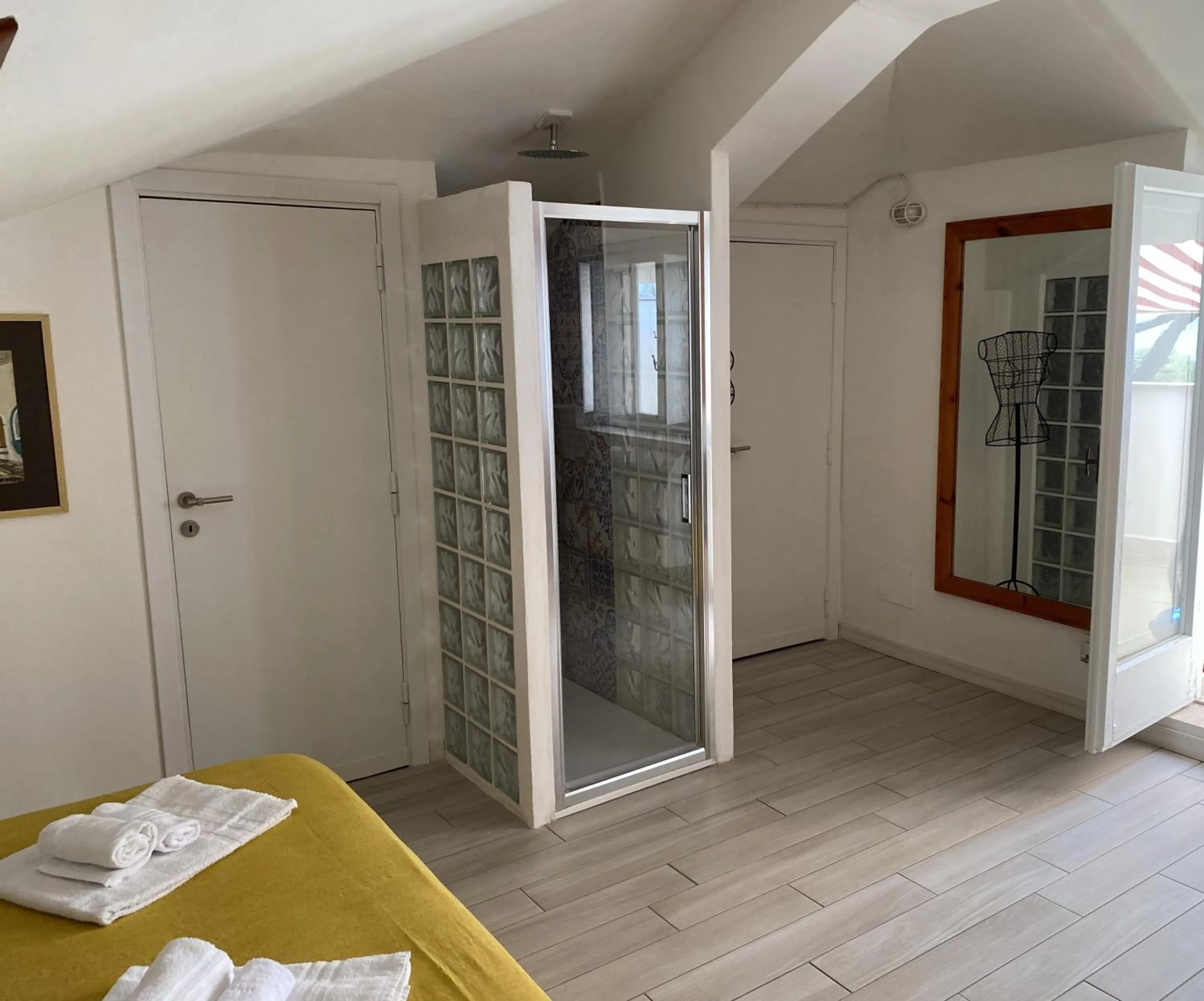 Shower in Villa Luisa B&B