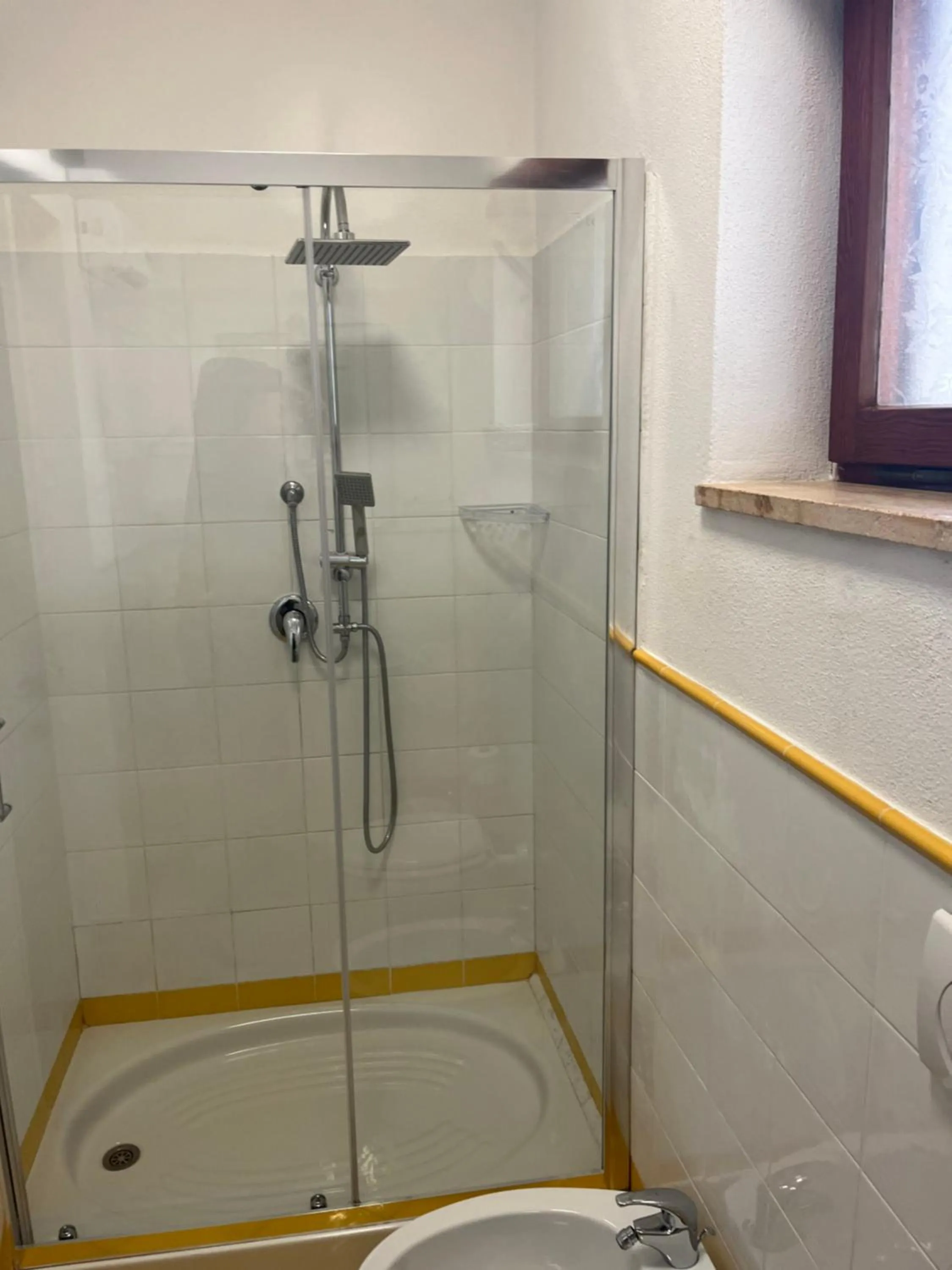 Shower in Villa Luisa B&B