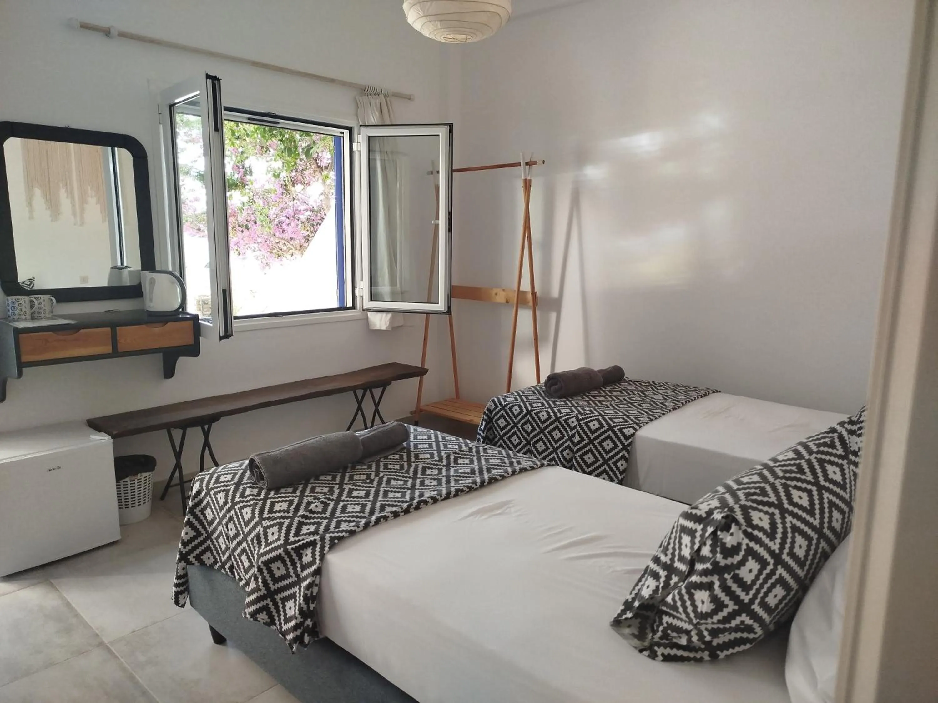 Photo of the whole room in Nissos Ios