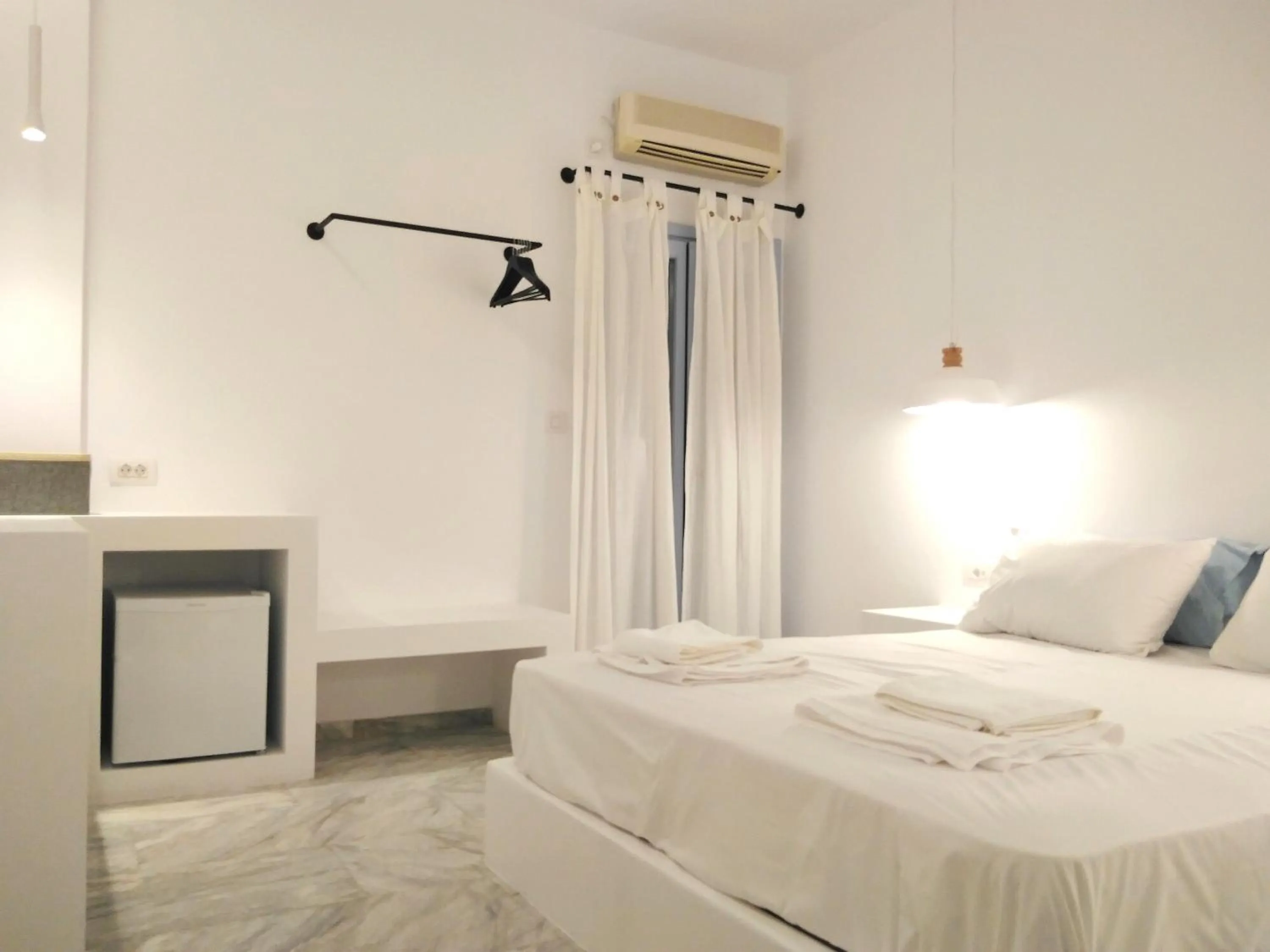 Photo of the whole room in Nissos Ios