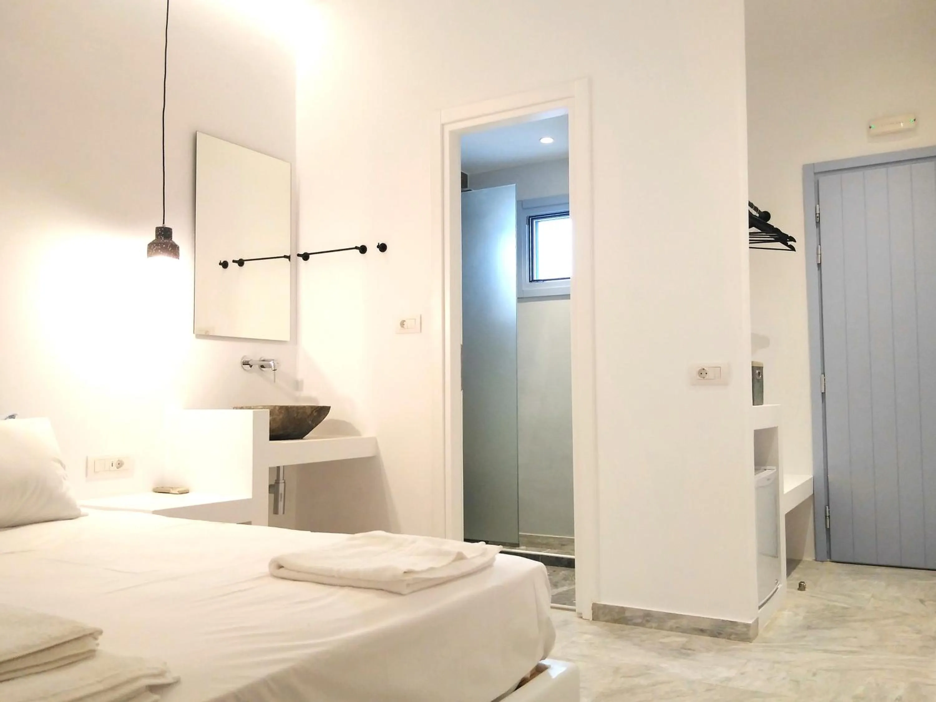 Photo of the whole room in Nissos Ios