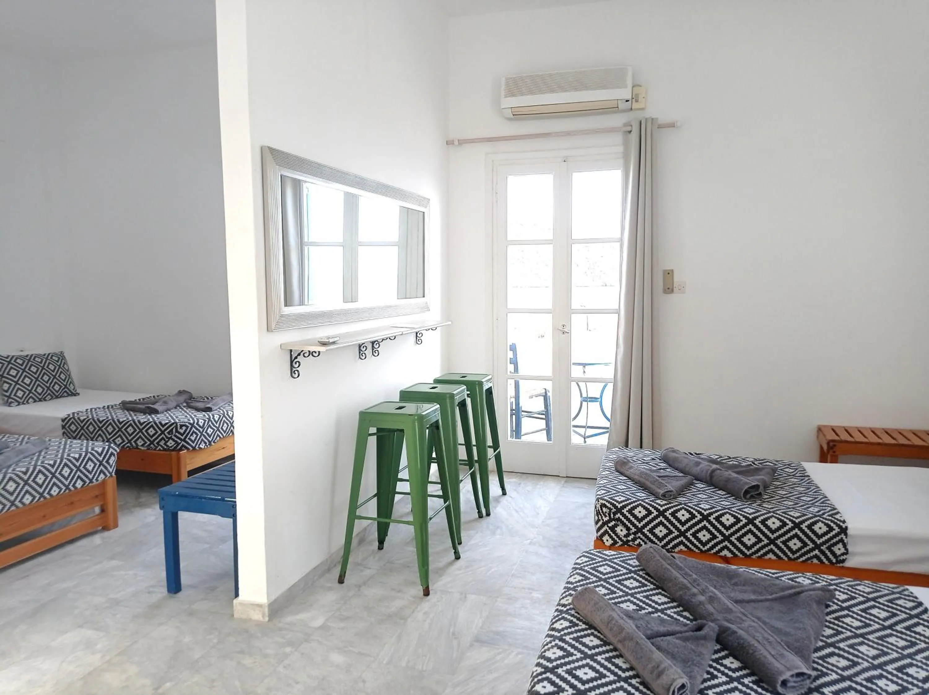 Family Room with Sea View in Nissos Ios