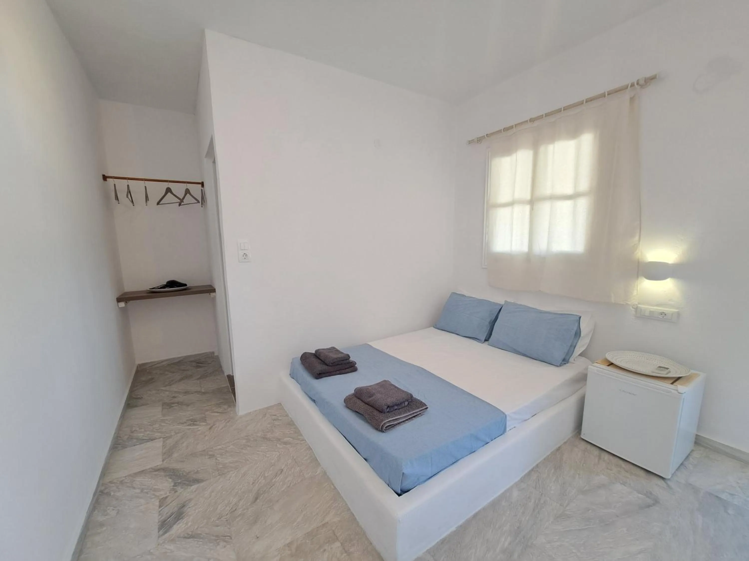 Photo of the whole room in Nissos Ios