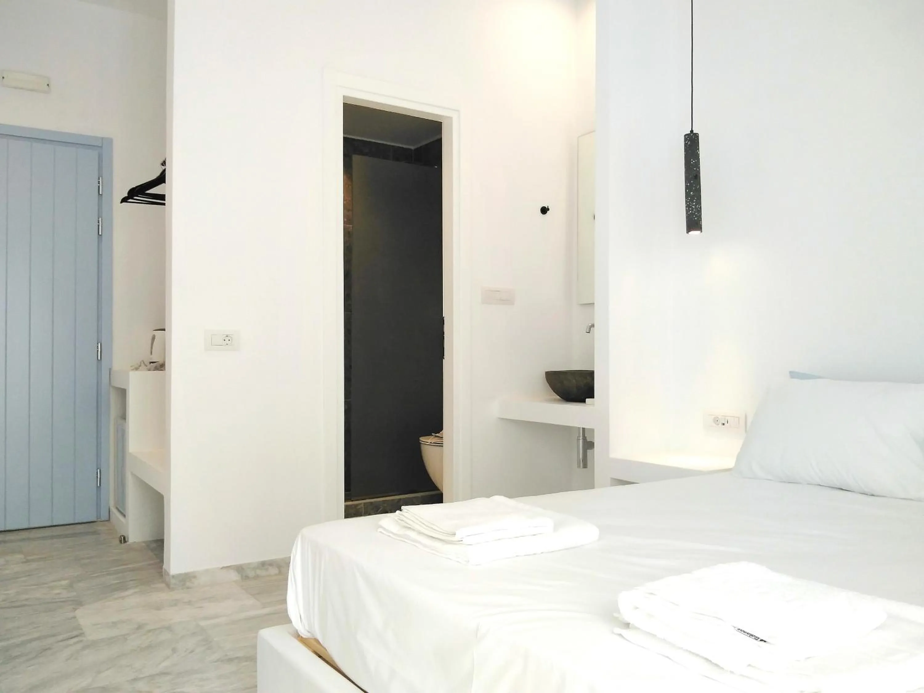 Photo of the whole room in Nissos Ios