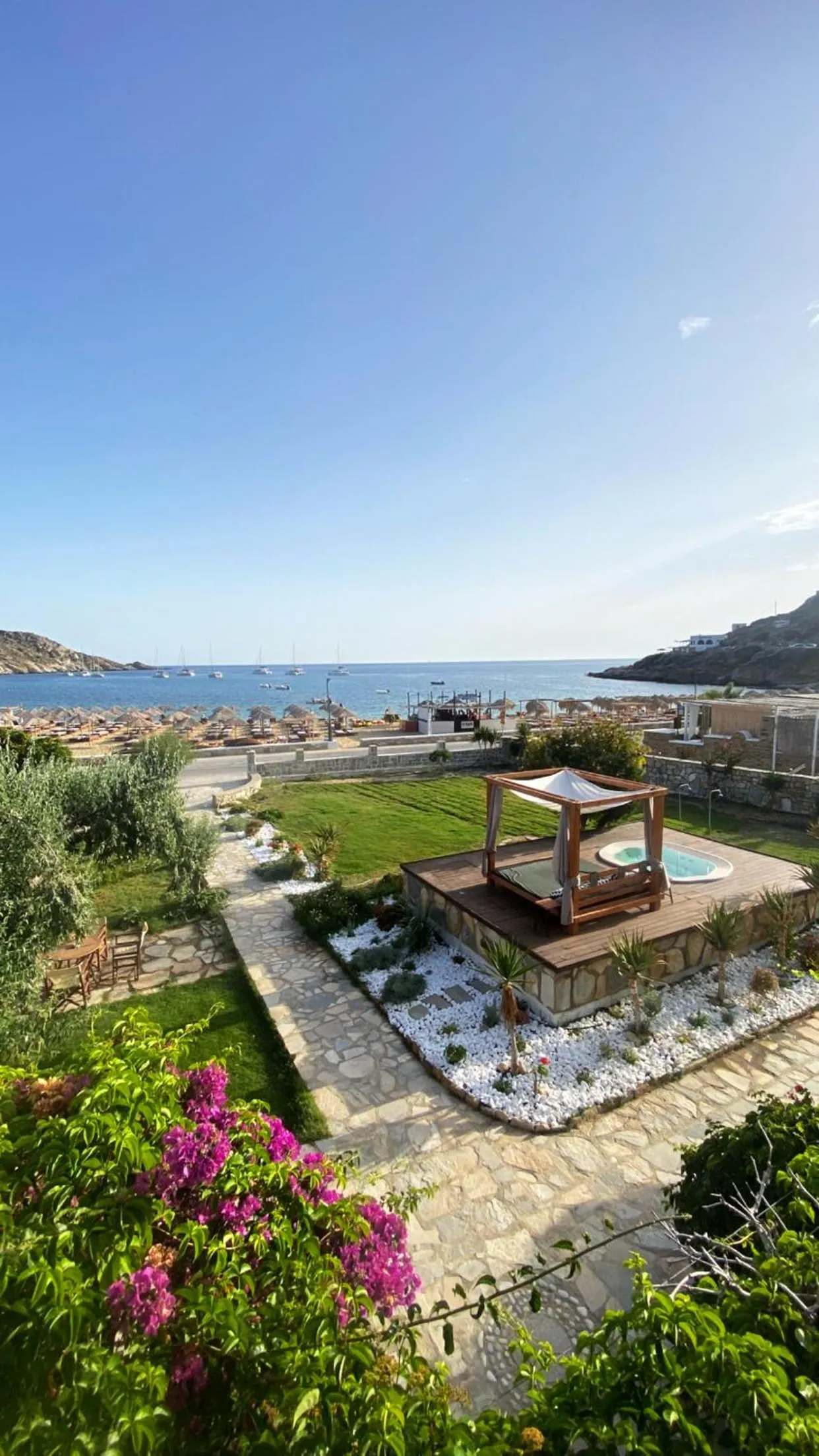 Natural landscape in Nissos Ios