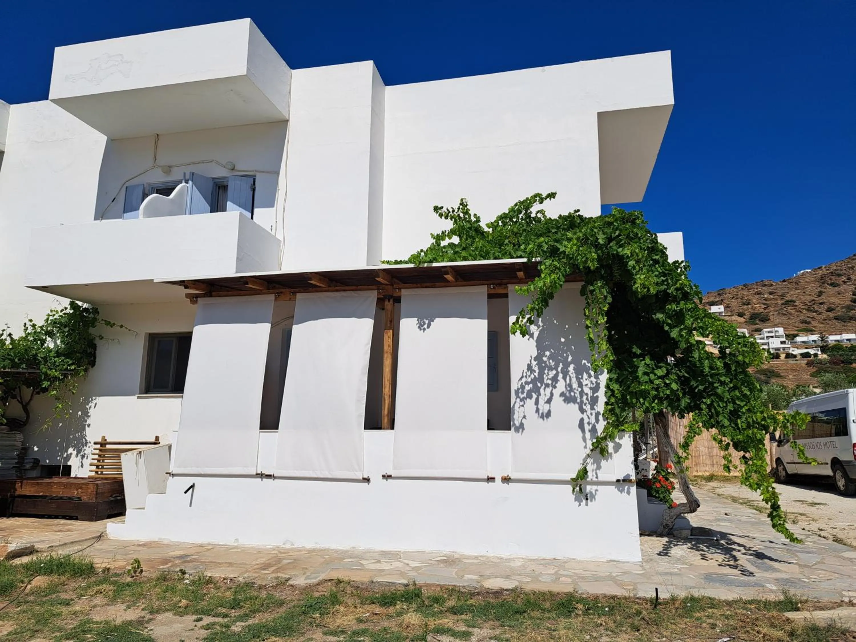 Property building in Nissos Ios