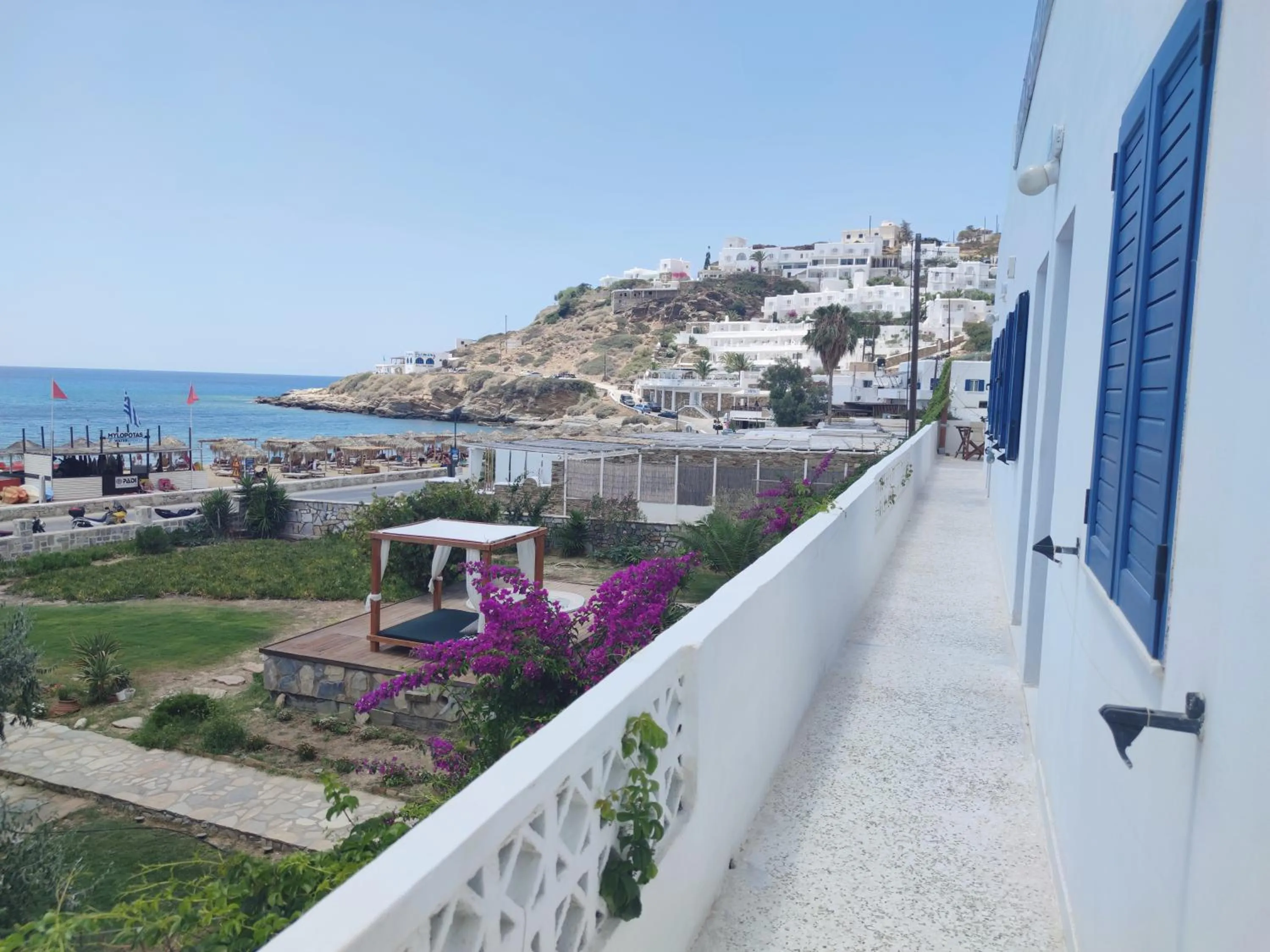 Natural landscape in Nissos Ios