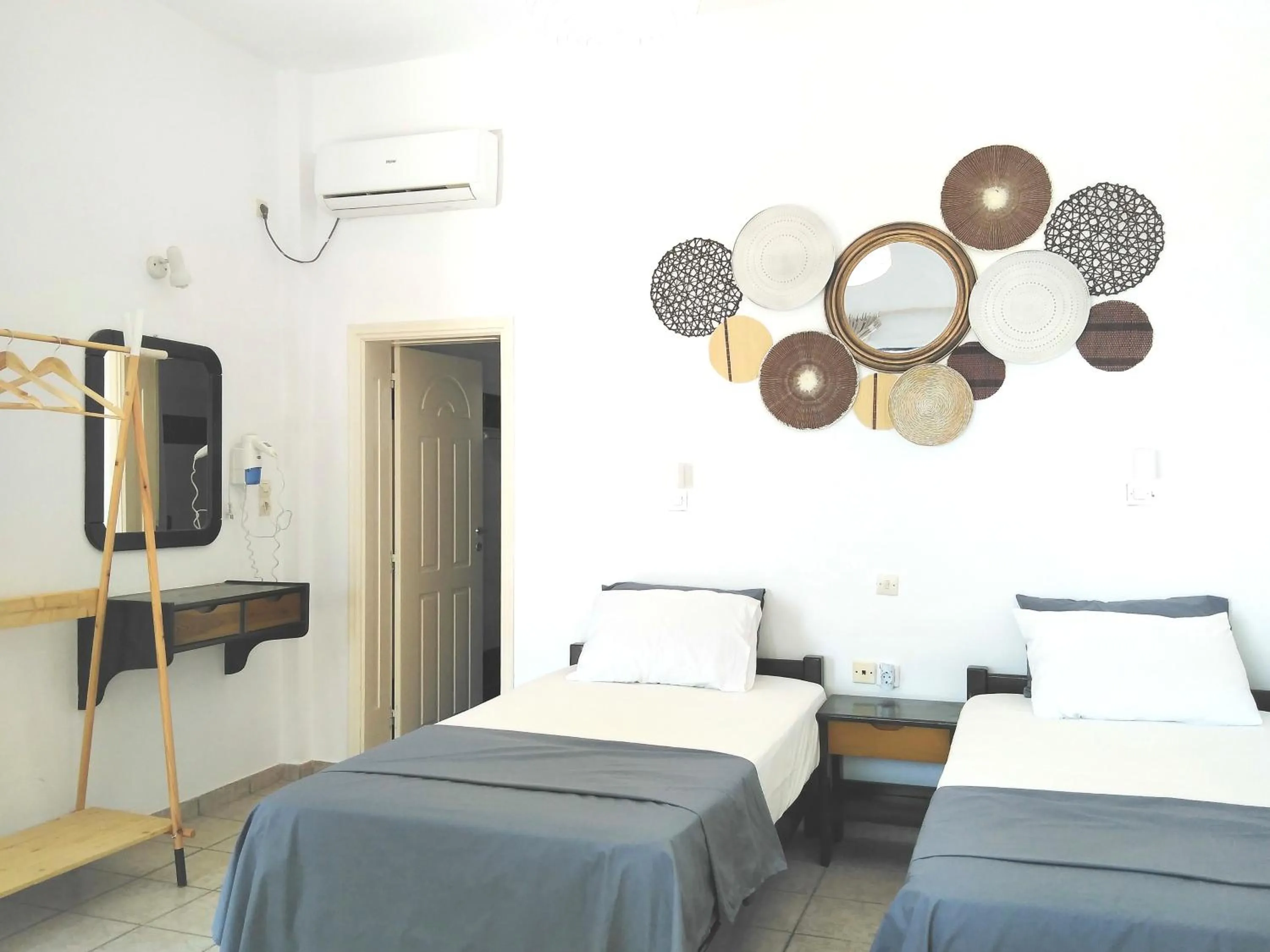 Photo of the whole room in Nissos Ios