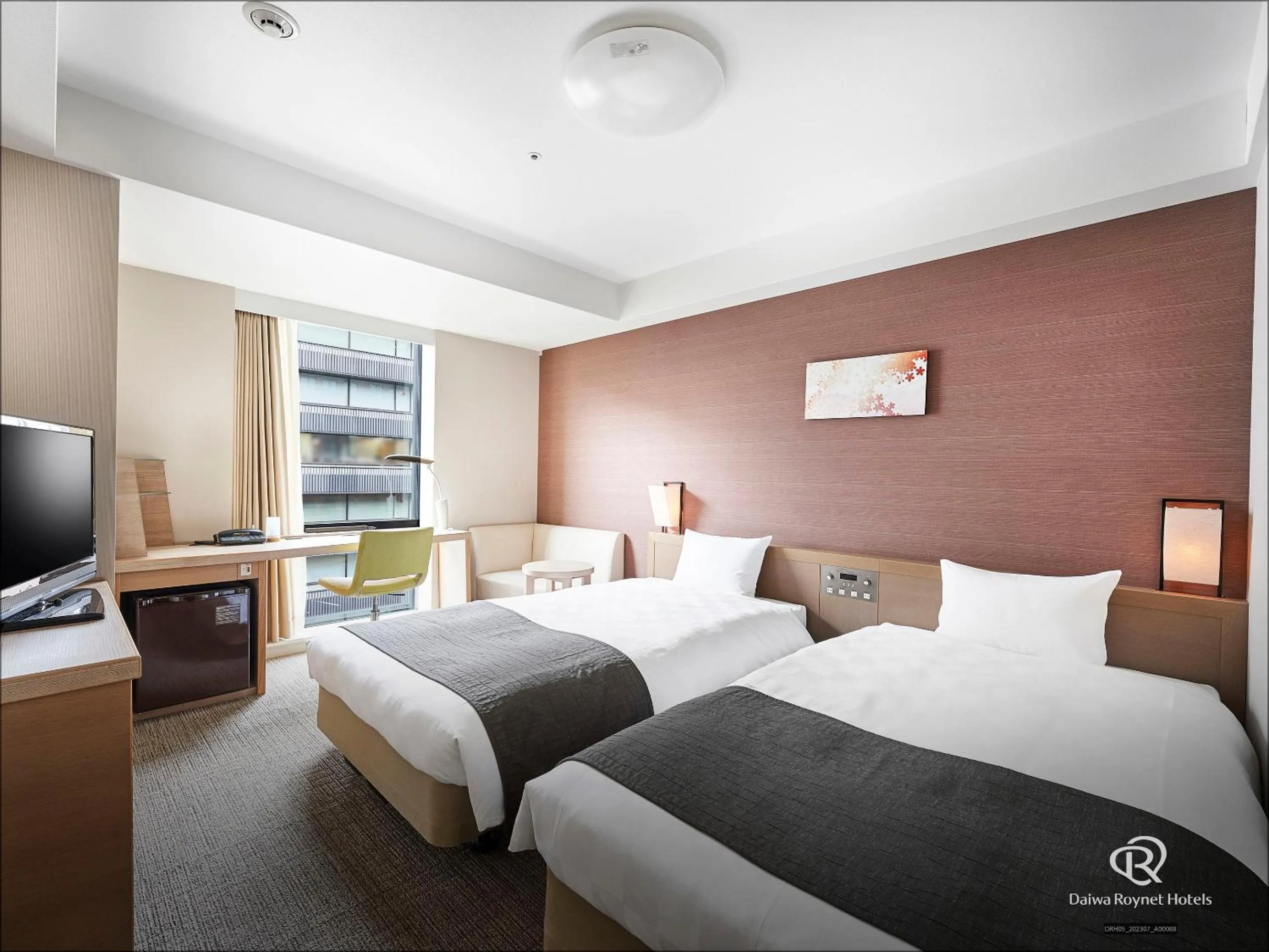 Photo of the whole room, Bed in Daiwa Roynet Hotel Kyoto Shijo Karasuma