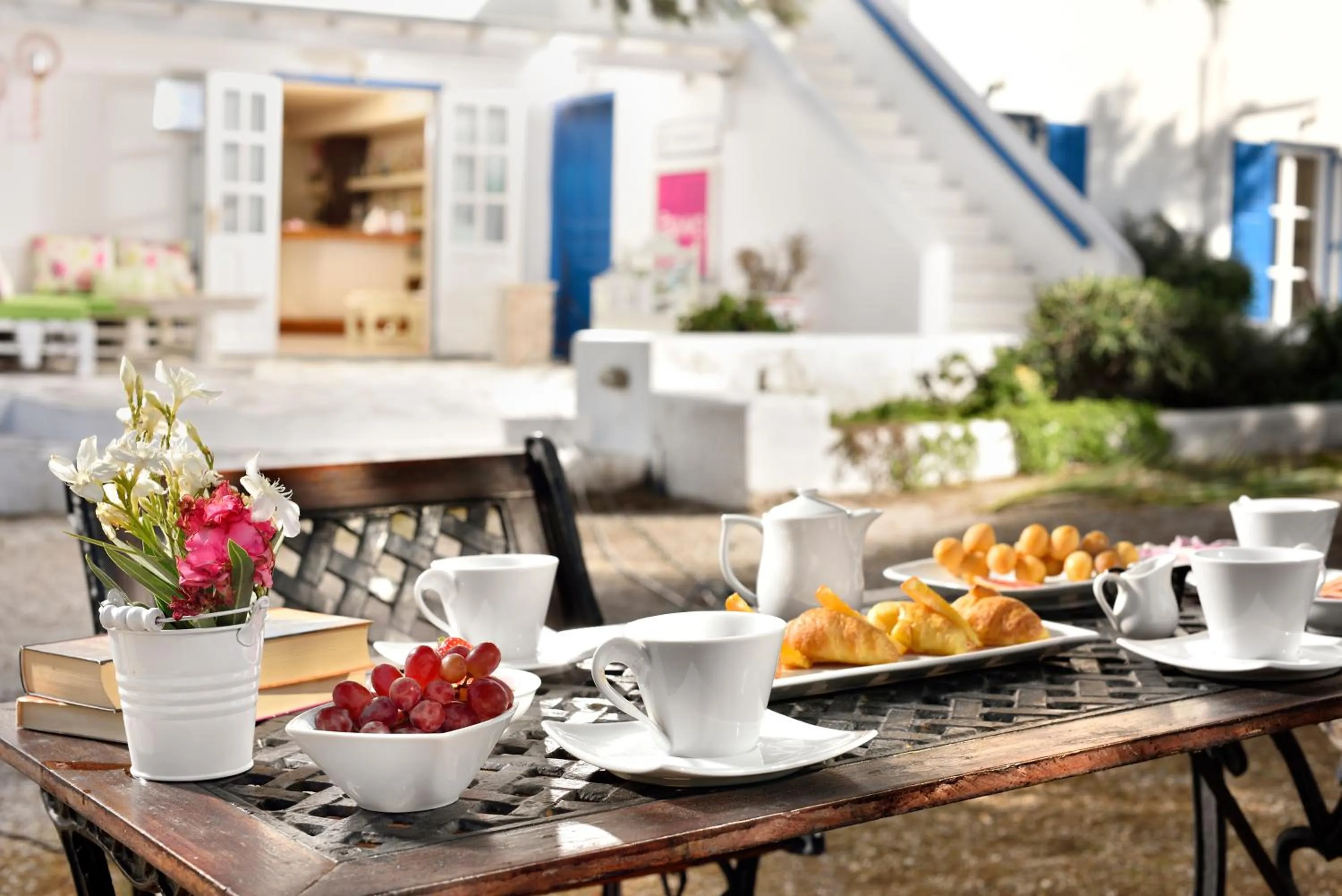 Food and drinks in Erato Hotel Mykonos