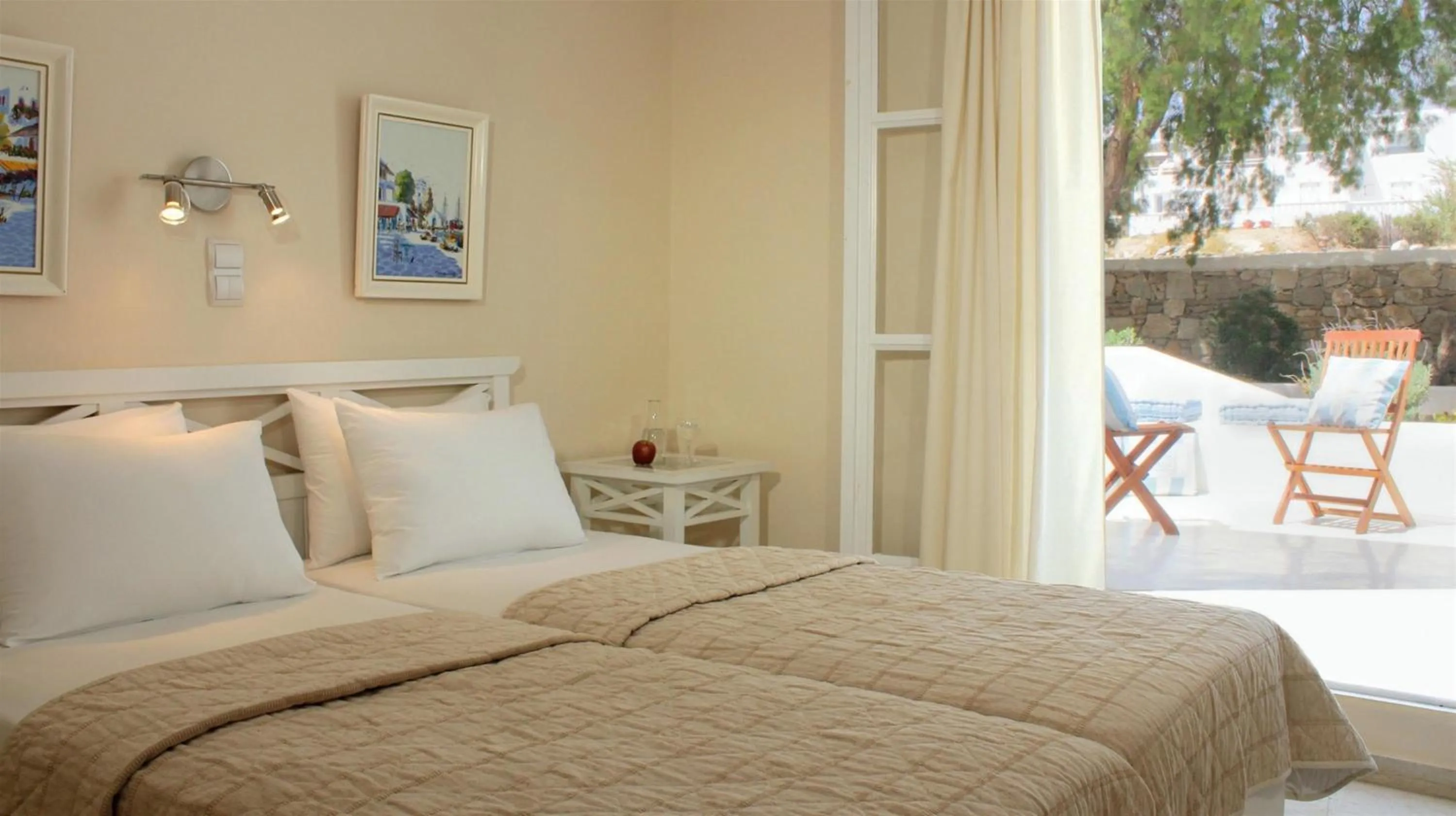 Photo of the whole room, Bed in Erato Hotel Mykonos