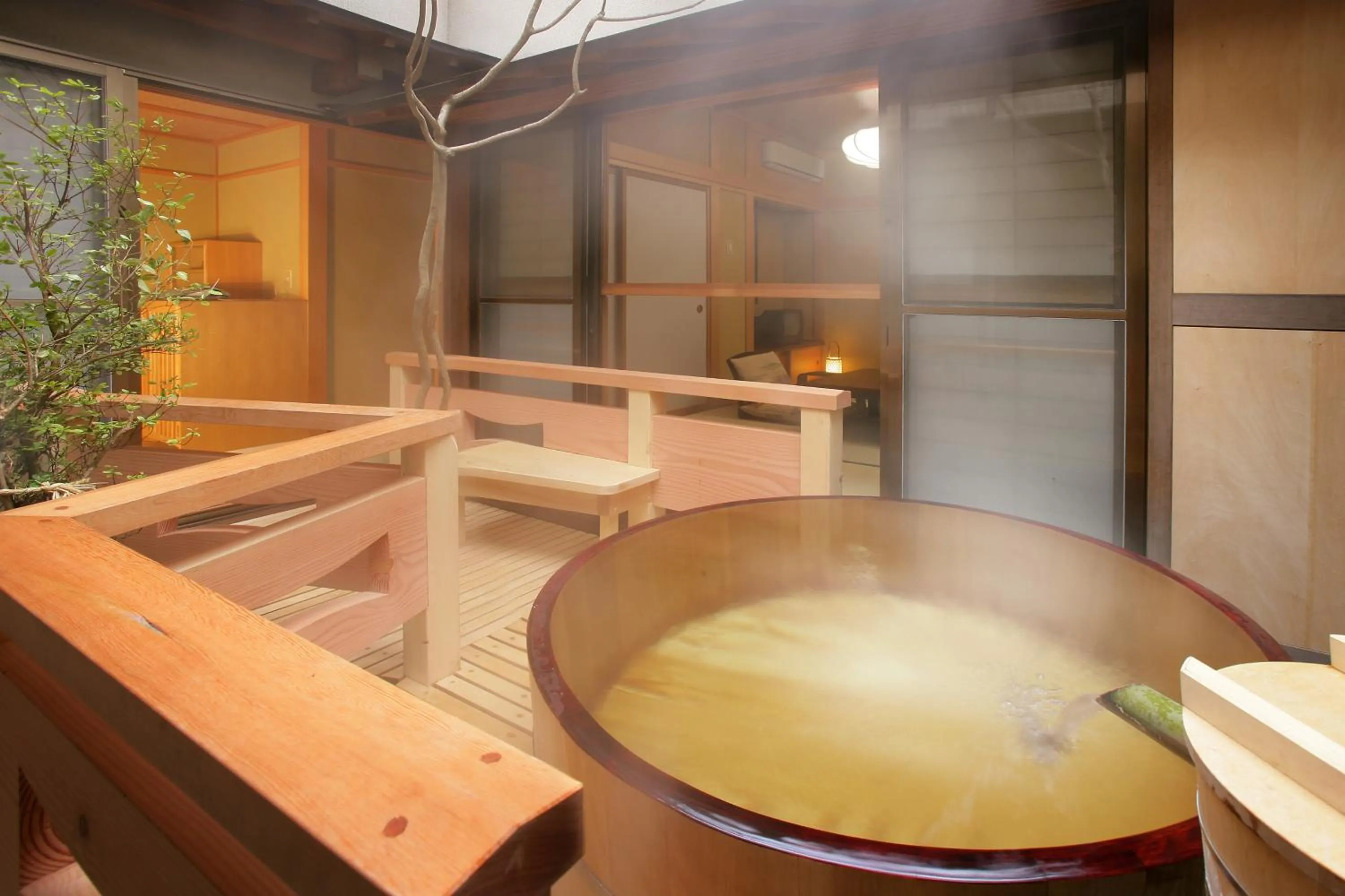 Hot Spring Bath in Shouhakutei Azumaso