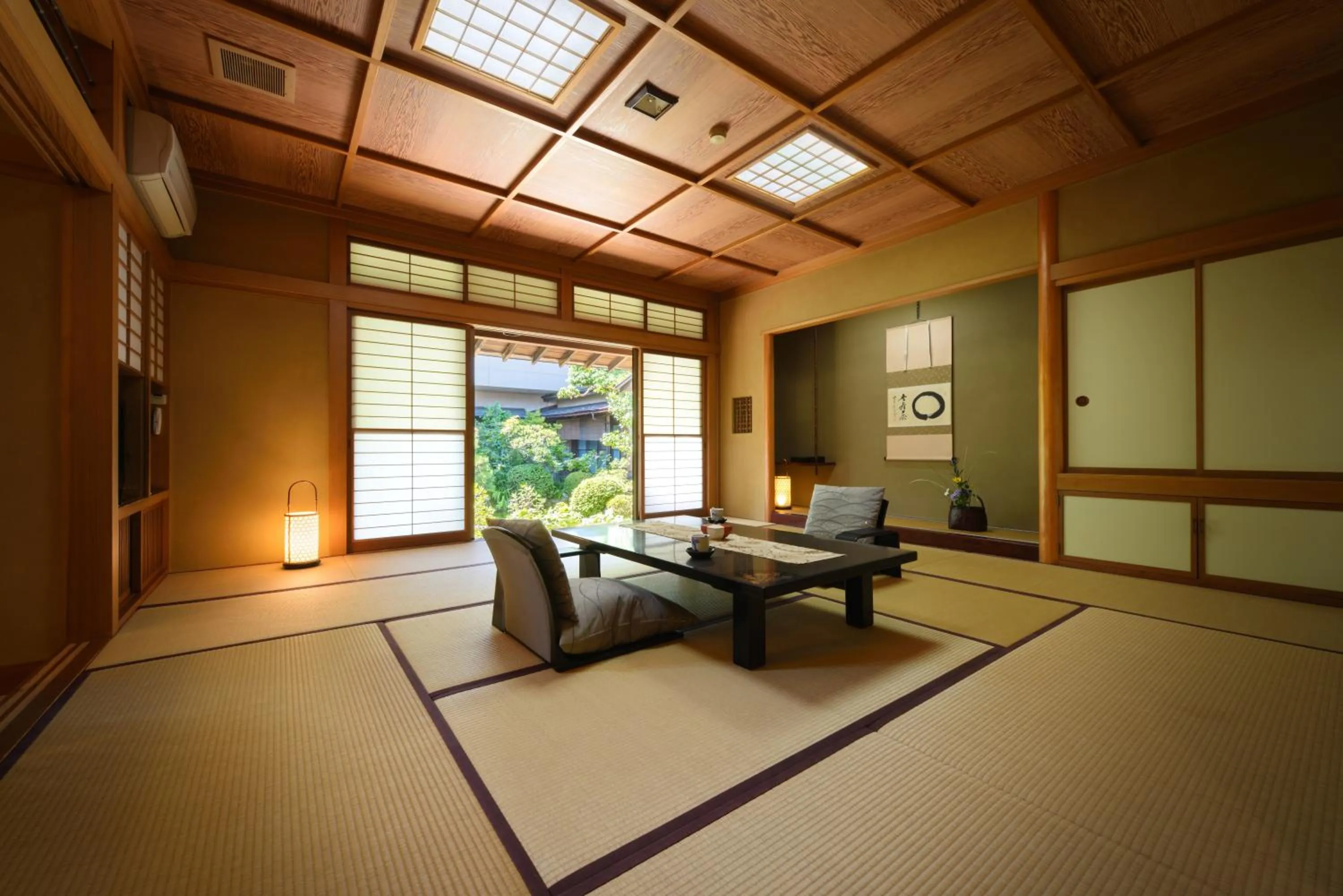 Photo of the whole room in Shouhakutei Azumaso
