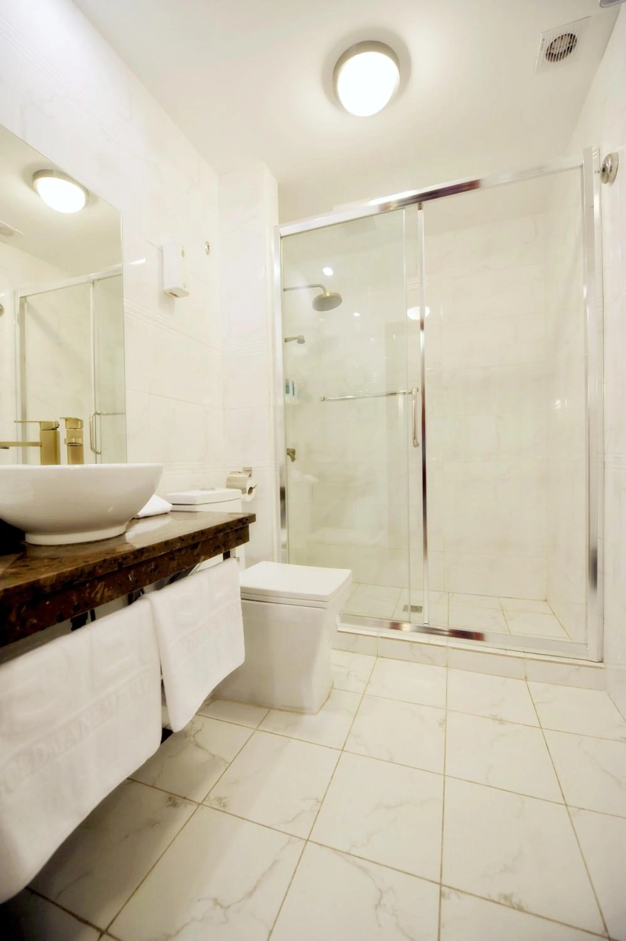 Shower in Goldman Empire