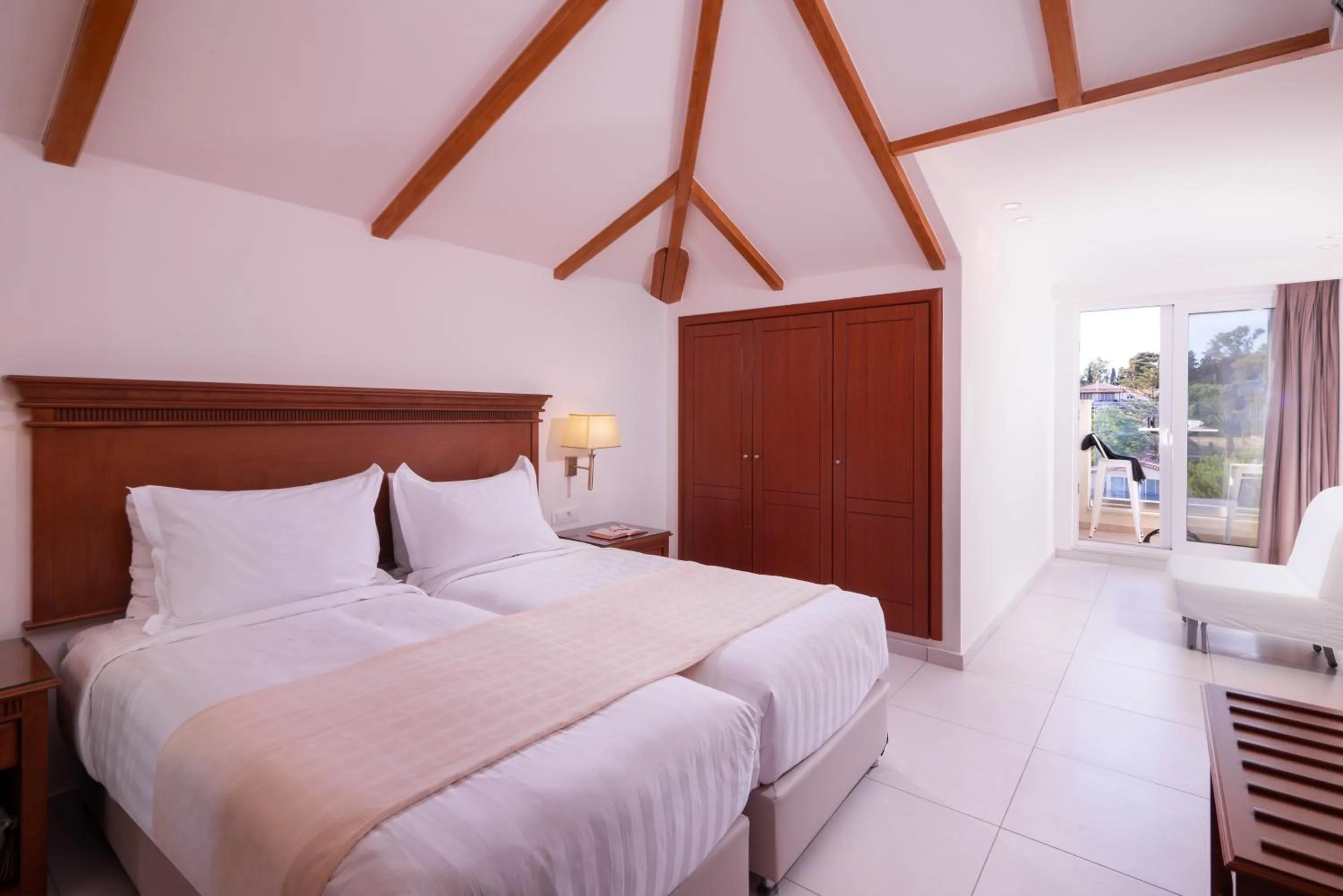 Bed in Avalon Palace Hotel