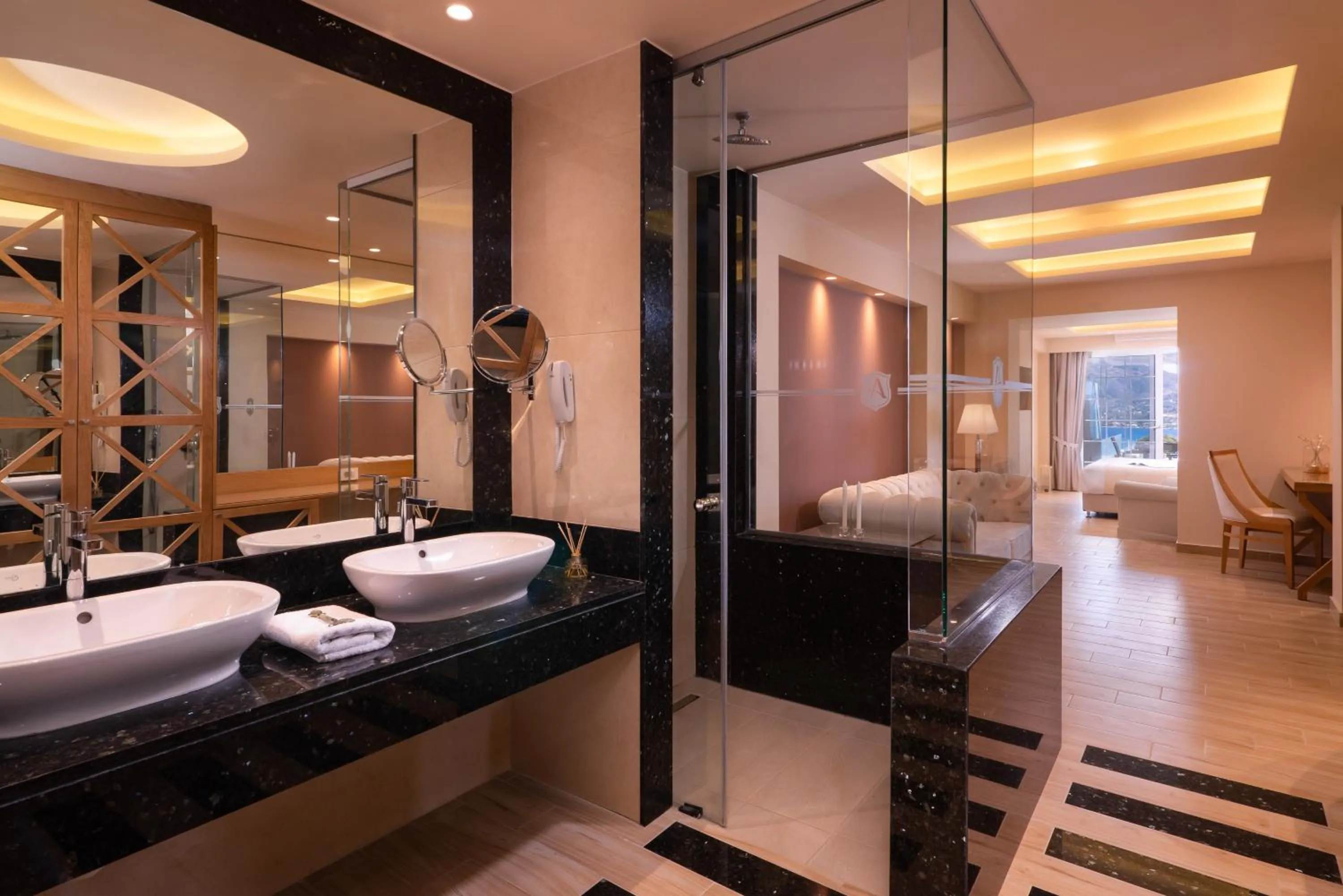 Bathroom in Avalon Palace Hotel