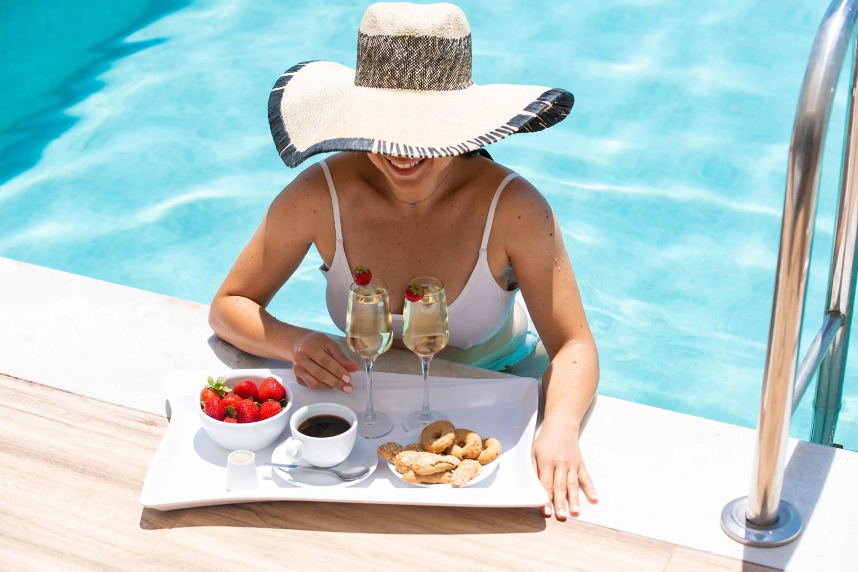 Food and drinks in Avalon Palace Hotel