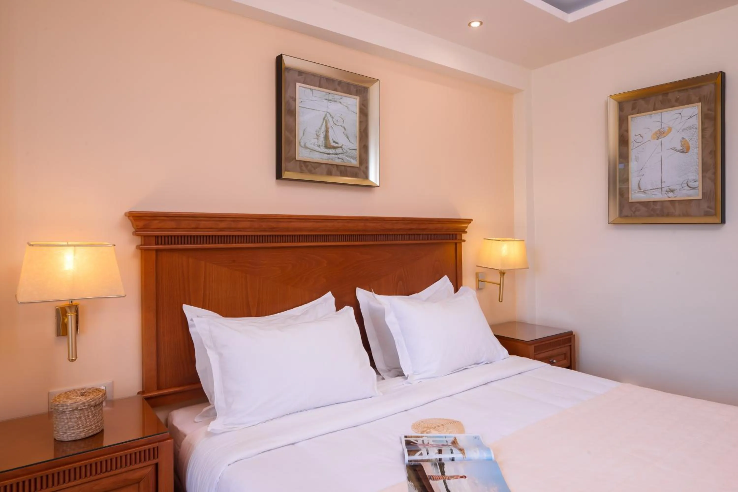 Bed in Avalon Palace Hotel