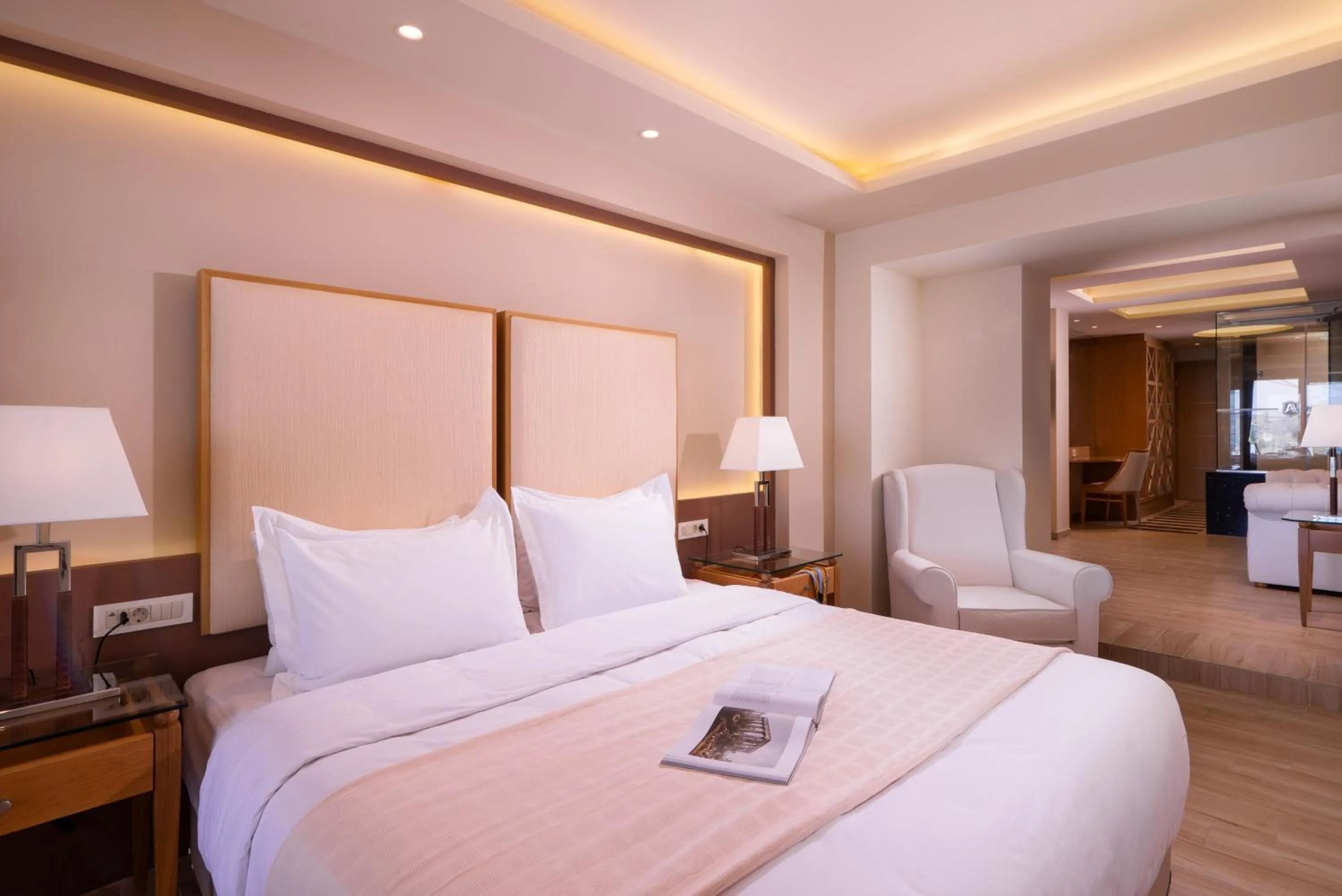 Bed in Avalon Palace Hotel