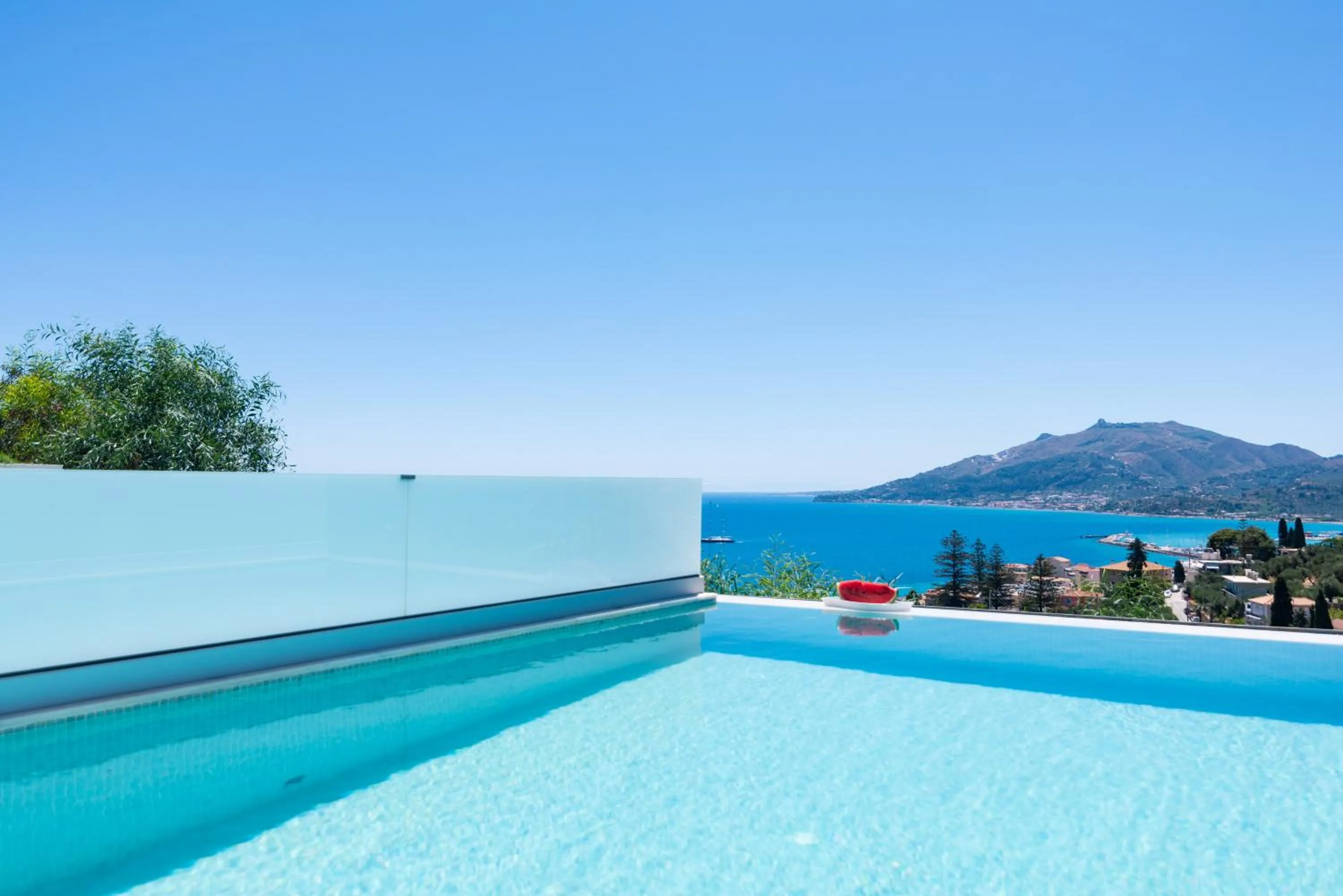 Swimming pool in Avalon Palace Hotel