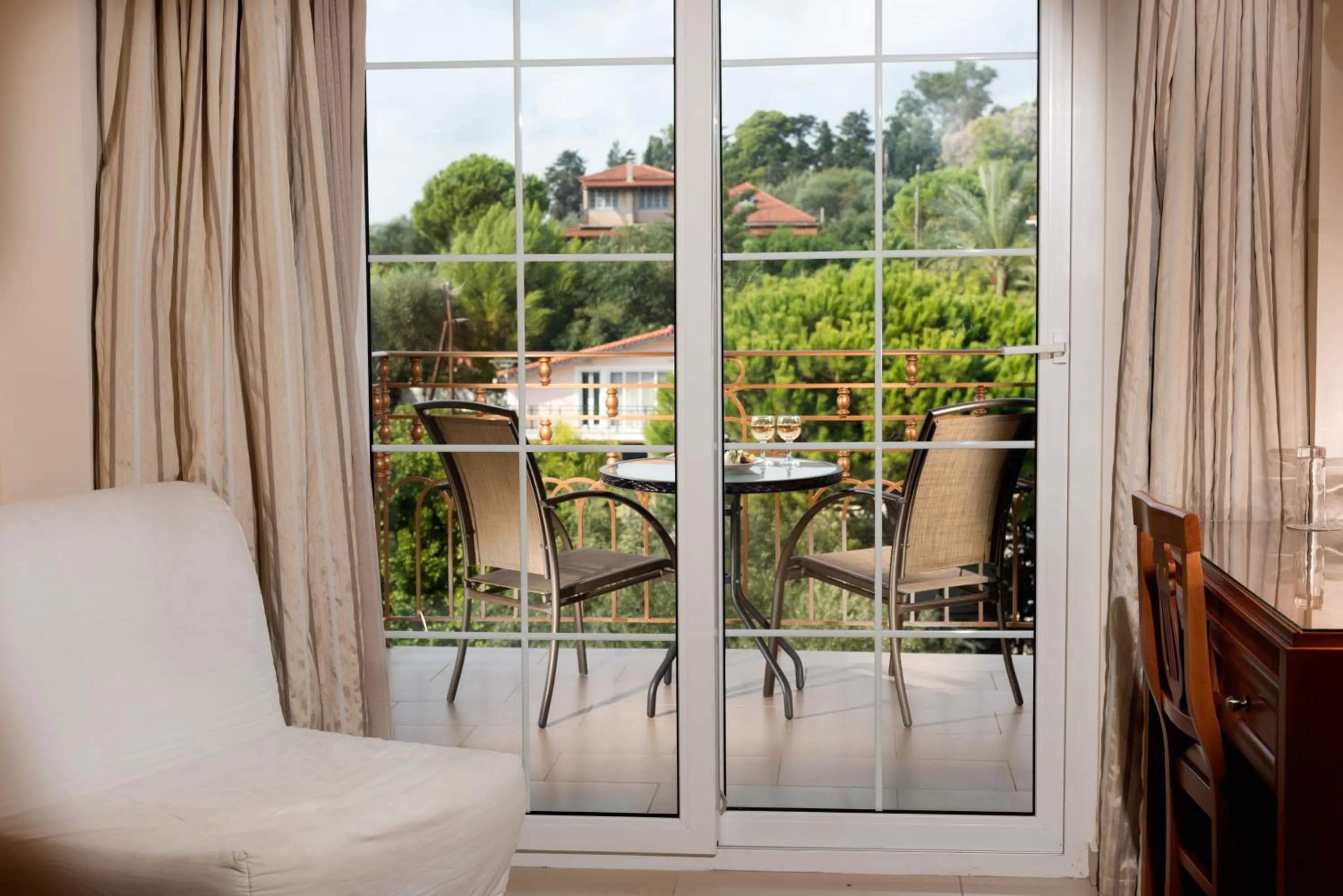 Day in Avalon Palace Hotel