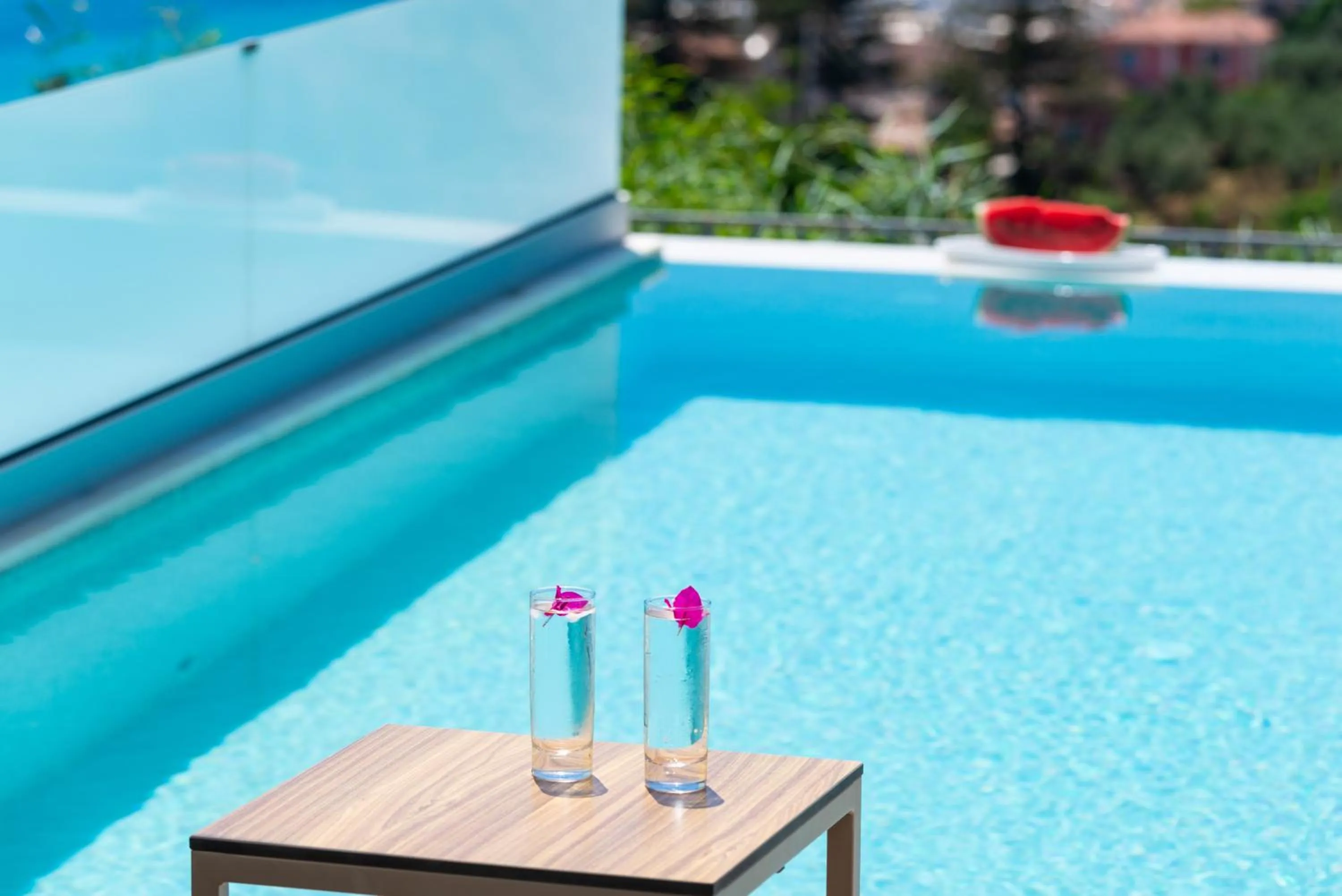 Swimming pool in Avalon Palace Hotel