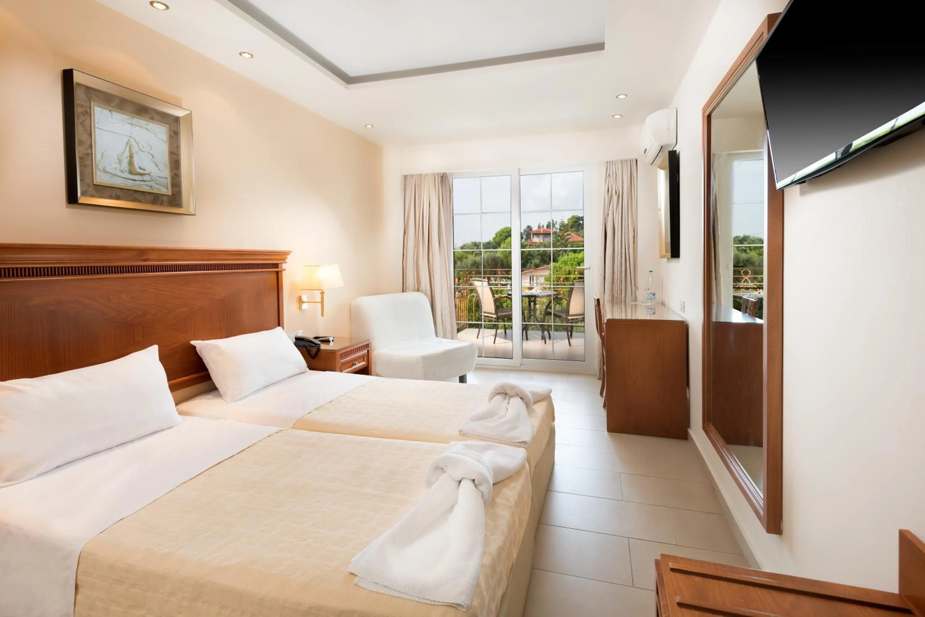 Bed in Avalon Palace Hotel