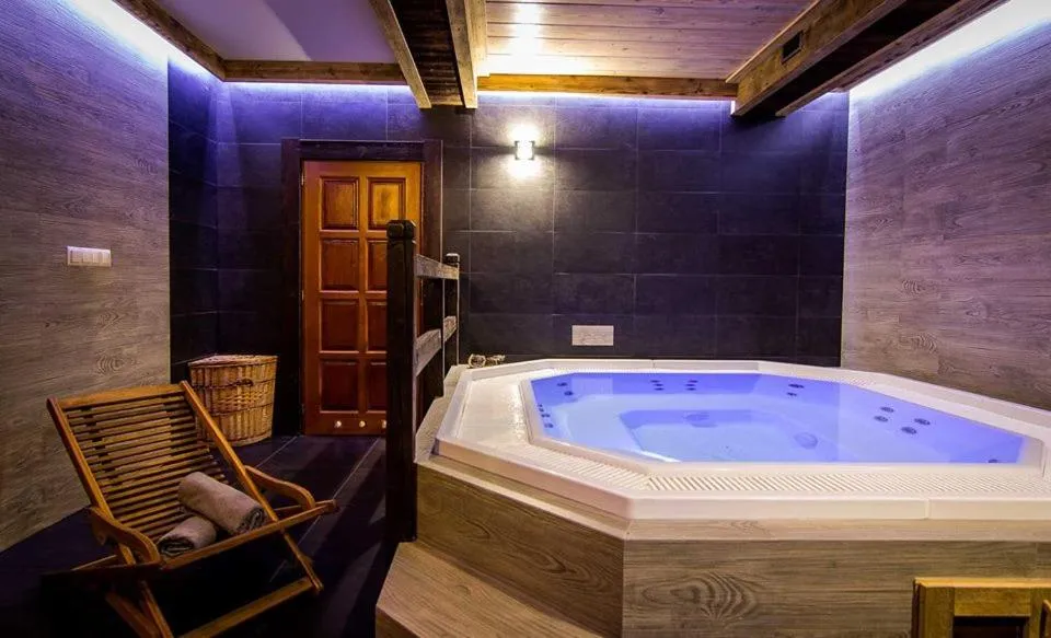 Hot Tub in Aparthotel Pod Nosalem