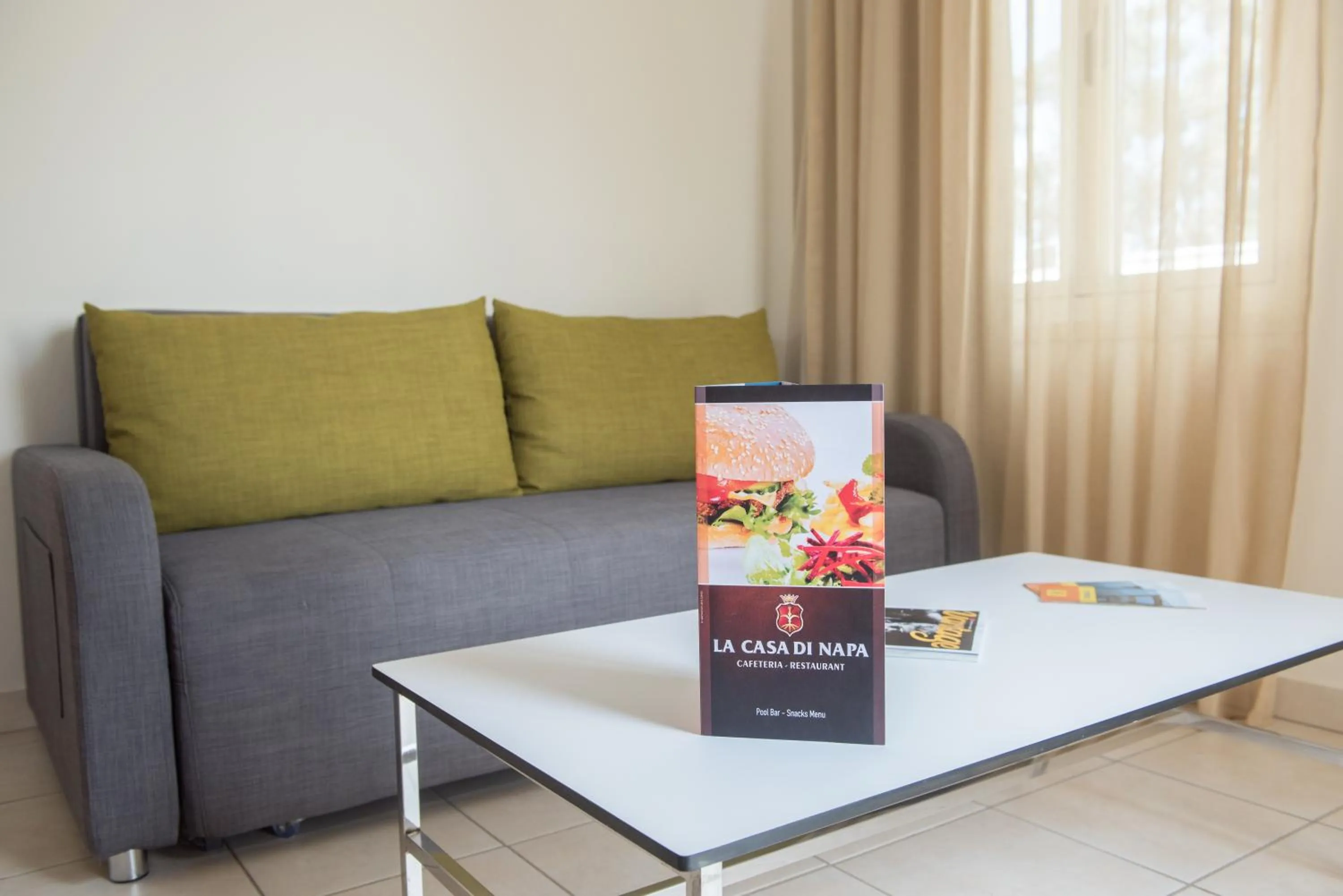 Living room in La Casa Di Napa Apartments
