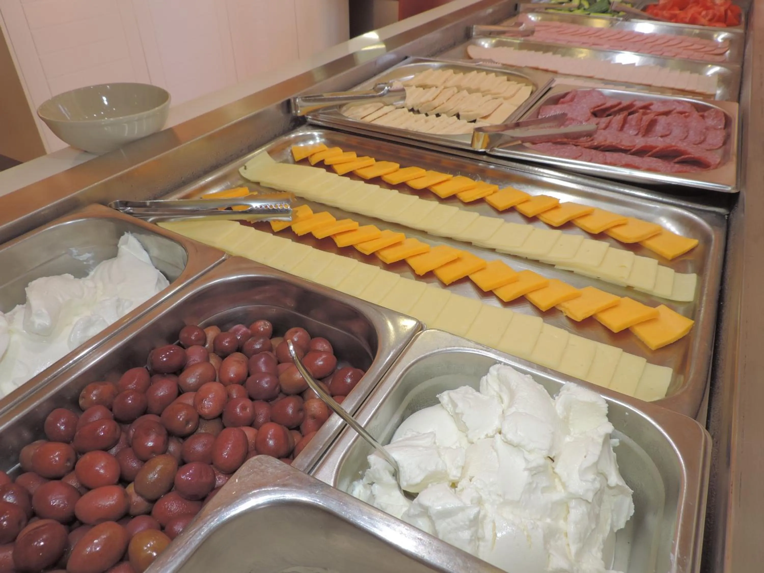 Buffet breakfast in La Casa Di Napa Apartments